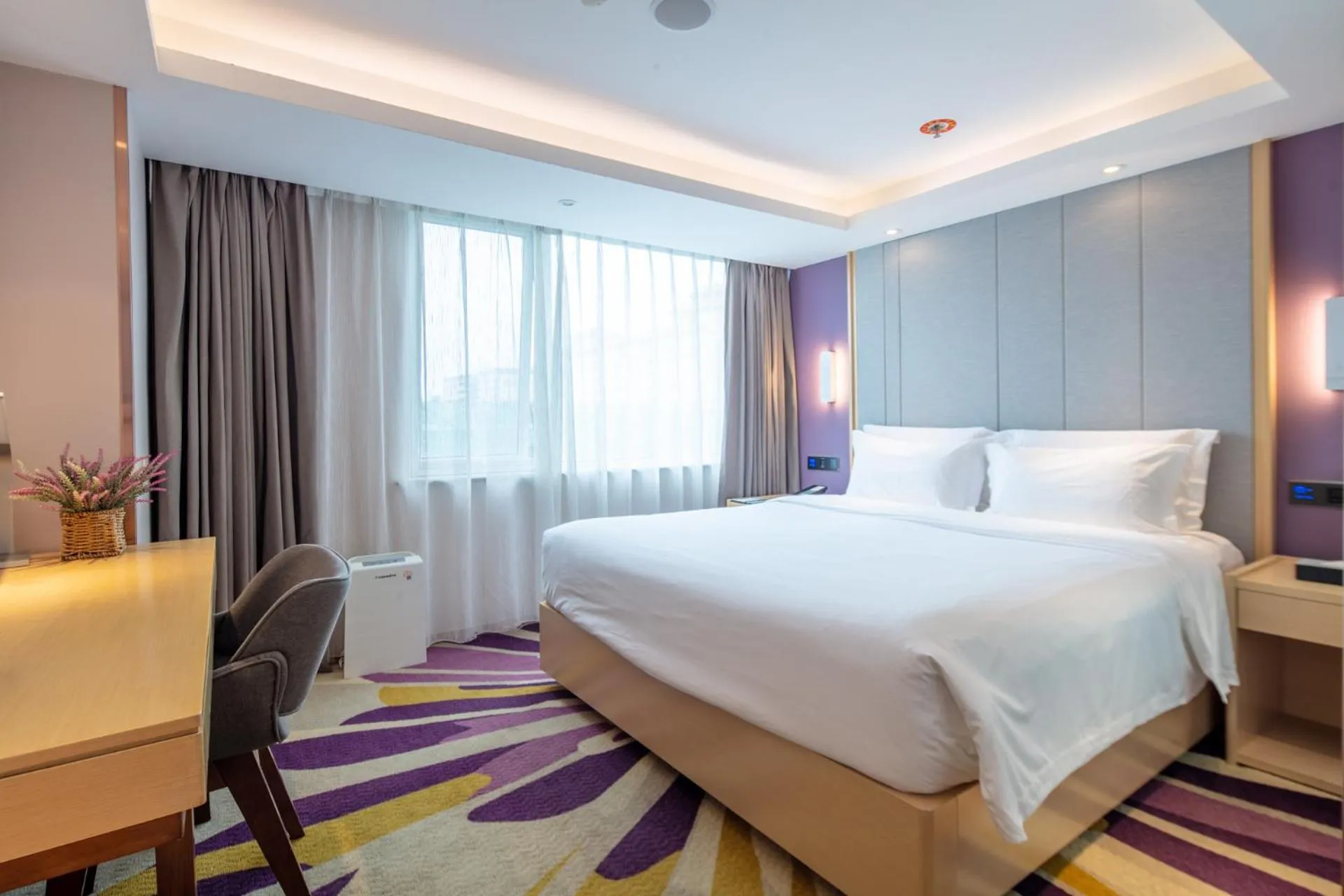 Photo of the whole room, Bed in Lavande Hotel Beijing Tiananmen Square Wangfujing Street Branch