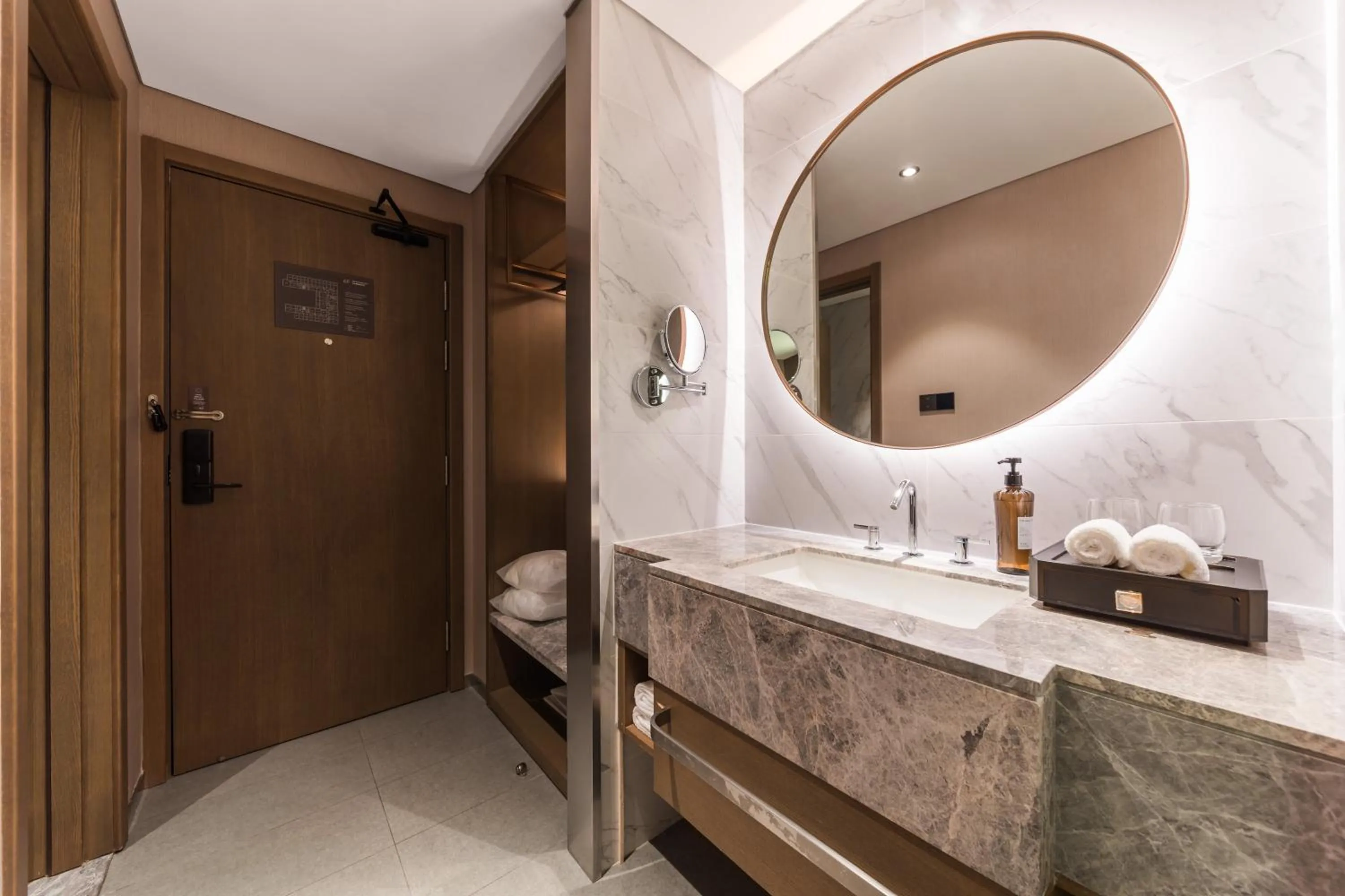 Bathroom in Crystal Orange Hotel Shanghai The Bund Yu Garden