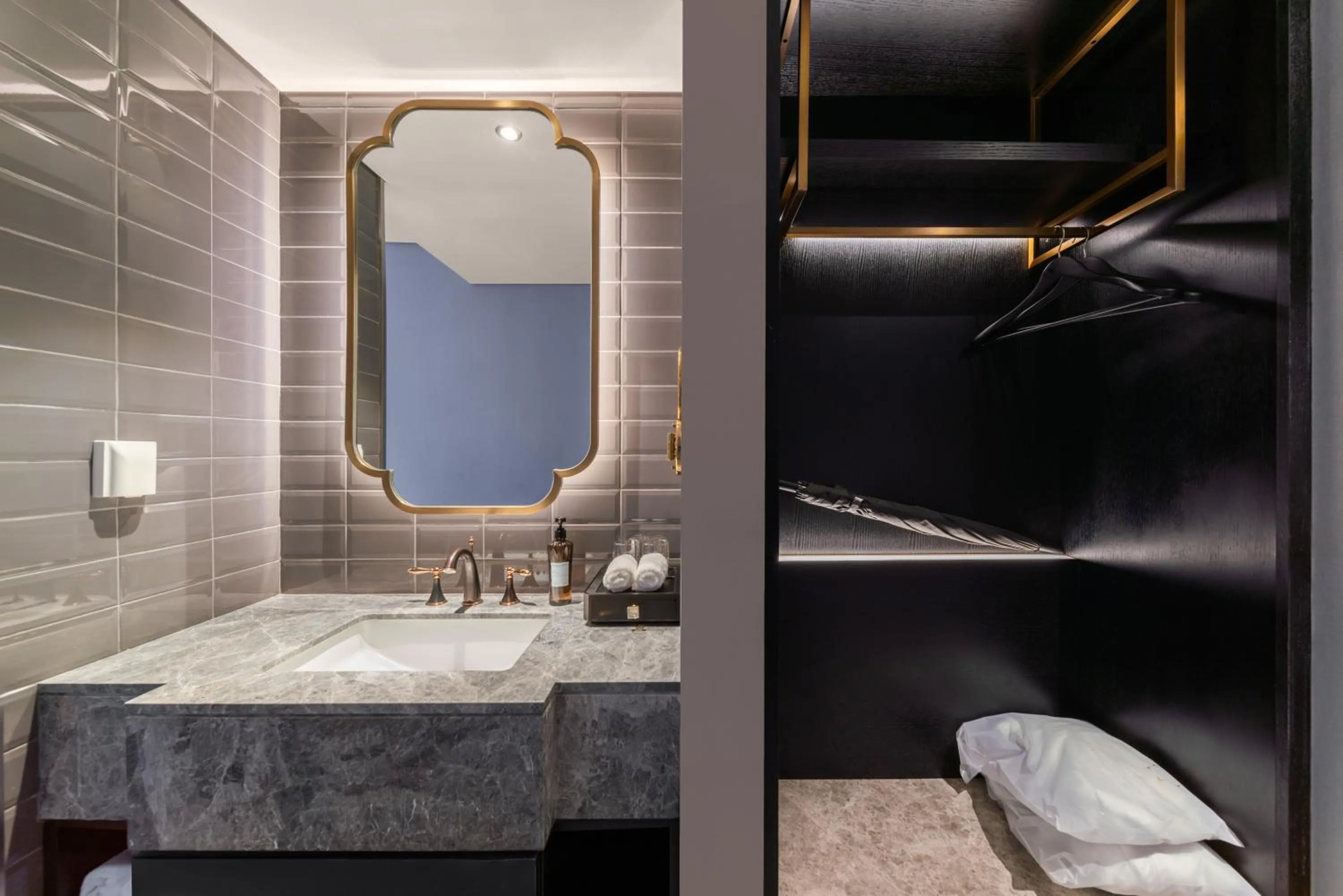 Shower in Crystal Orange Hotel Shanghai The Bund Yu Garden