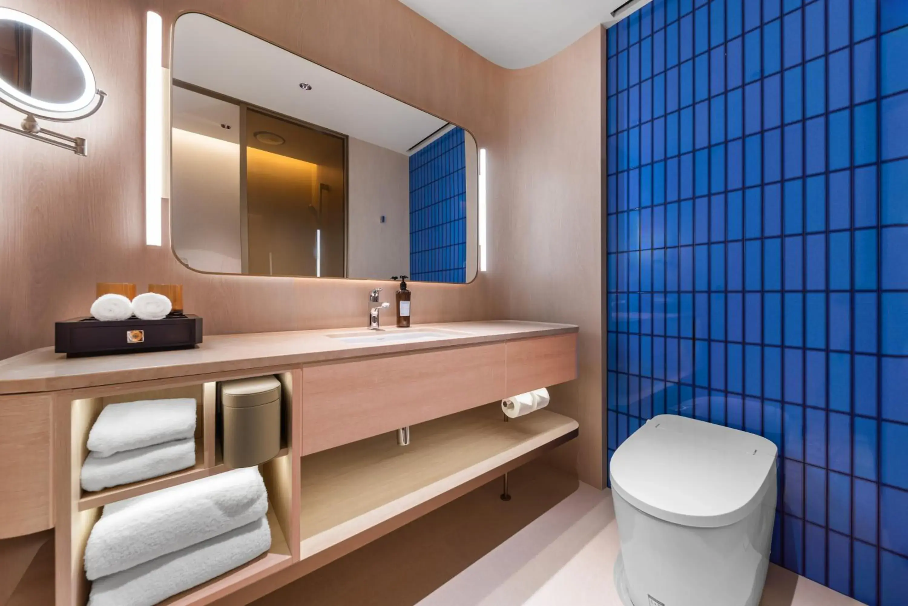 Deluxe Twin Room in Crystal Orange Hotel Shanghai The Bund Yu Garden Deluxe Twin Room in Crystal Orange Hotel Shanghai The Bund Yu Garden