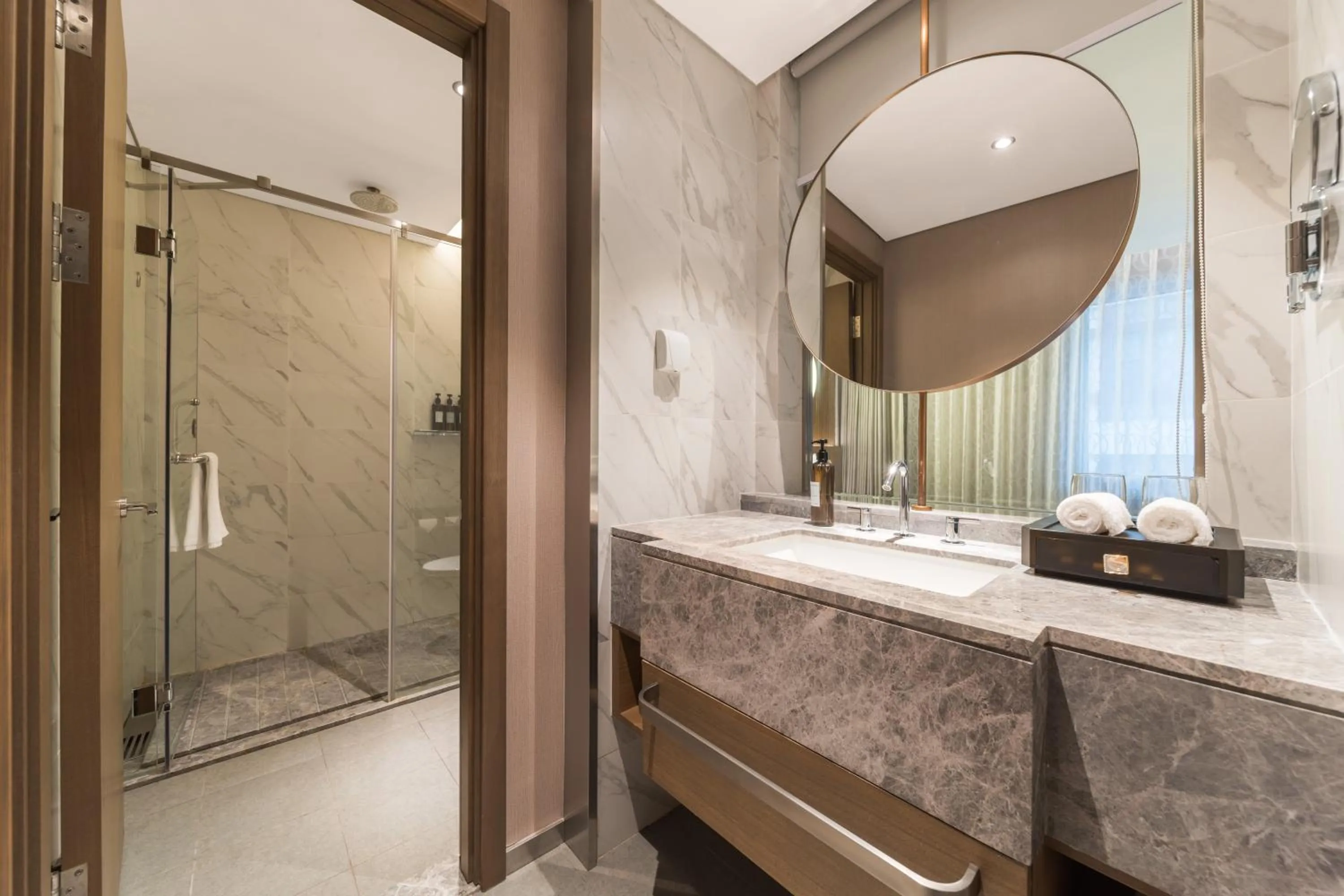 Shower in Crystal Orange Hotel Shanghai The Bund Yu Garden