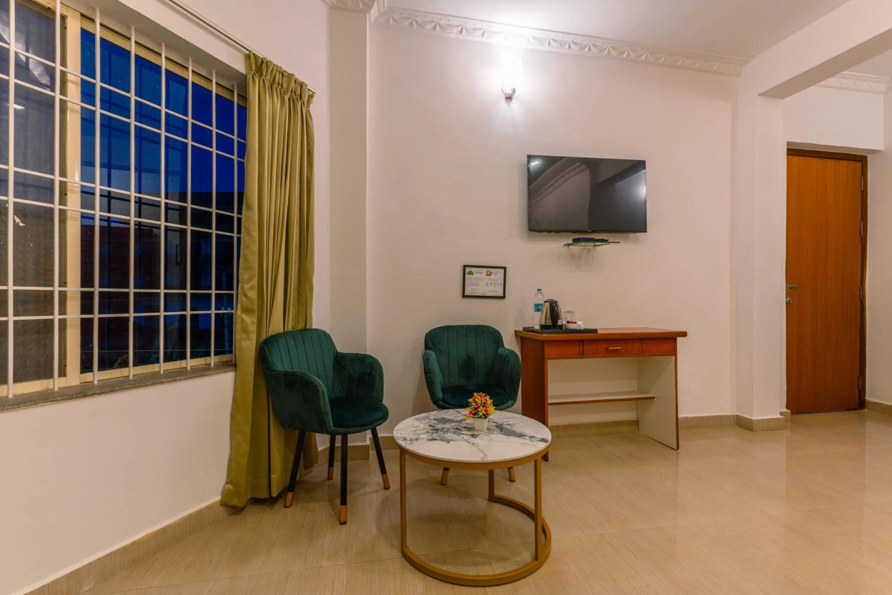 Bedroom in Treebo Regalia Comforts, 15 Mins From Abbey Waterfall