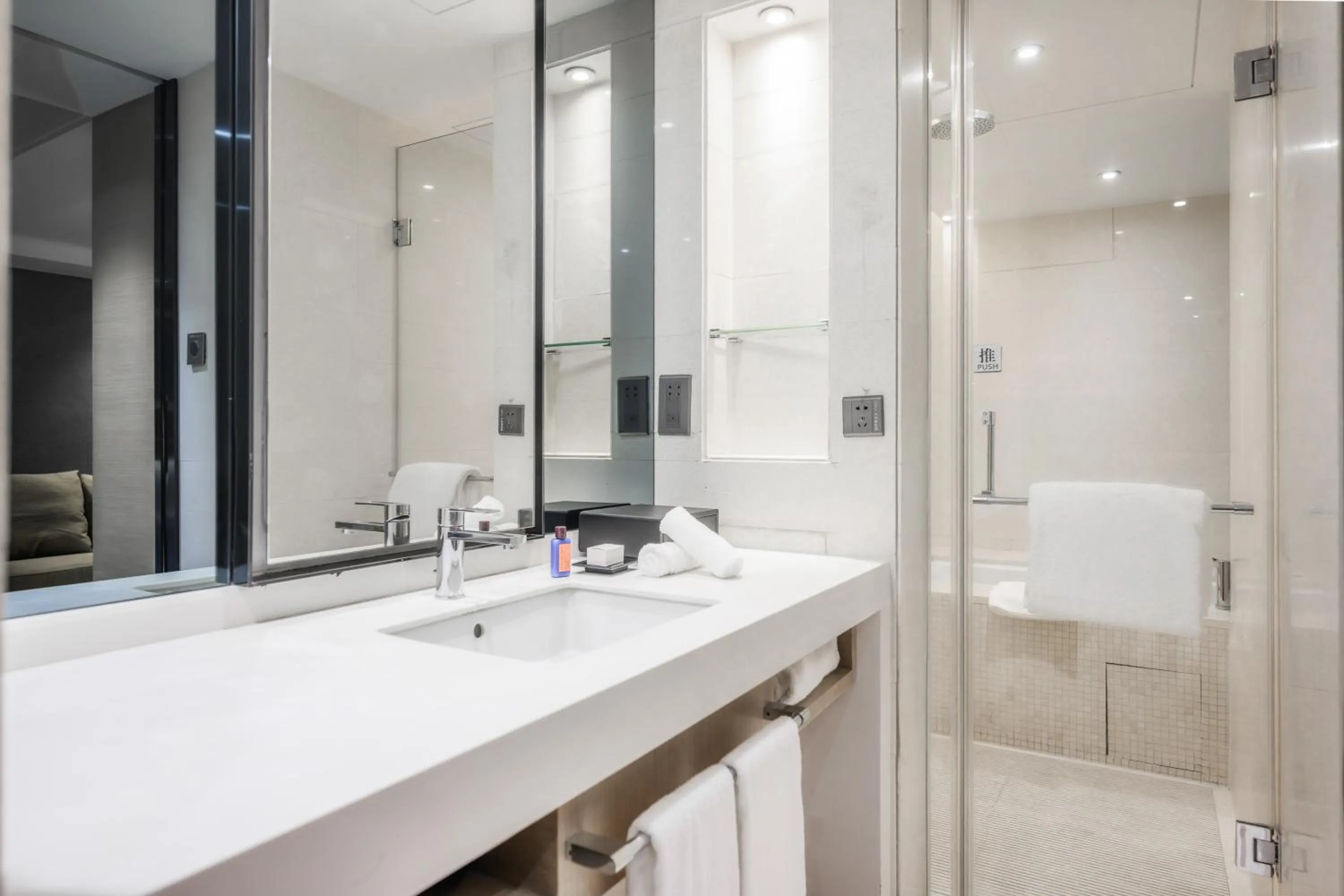 Bathroom in Grand Metropark Hotel Shanghai Pudong