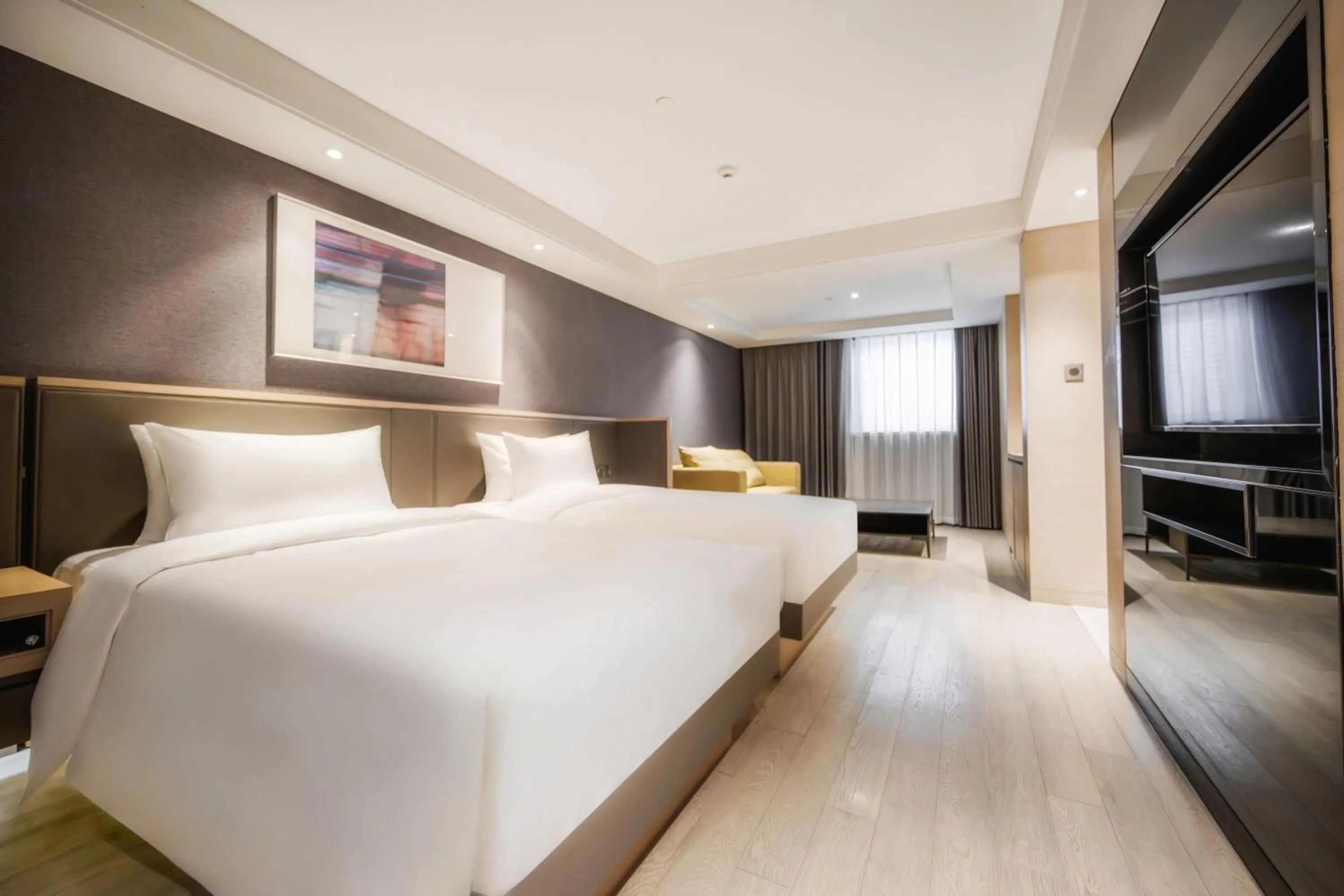 Bed in Grand Metropark Hotel Shanghai Pudong