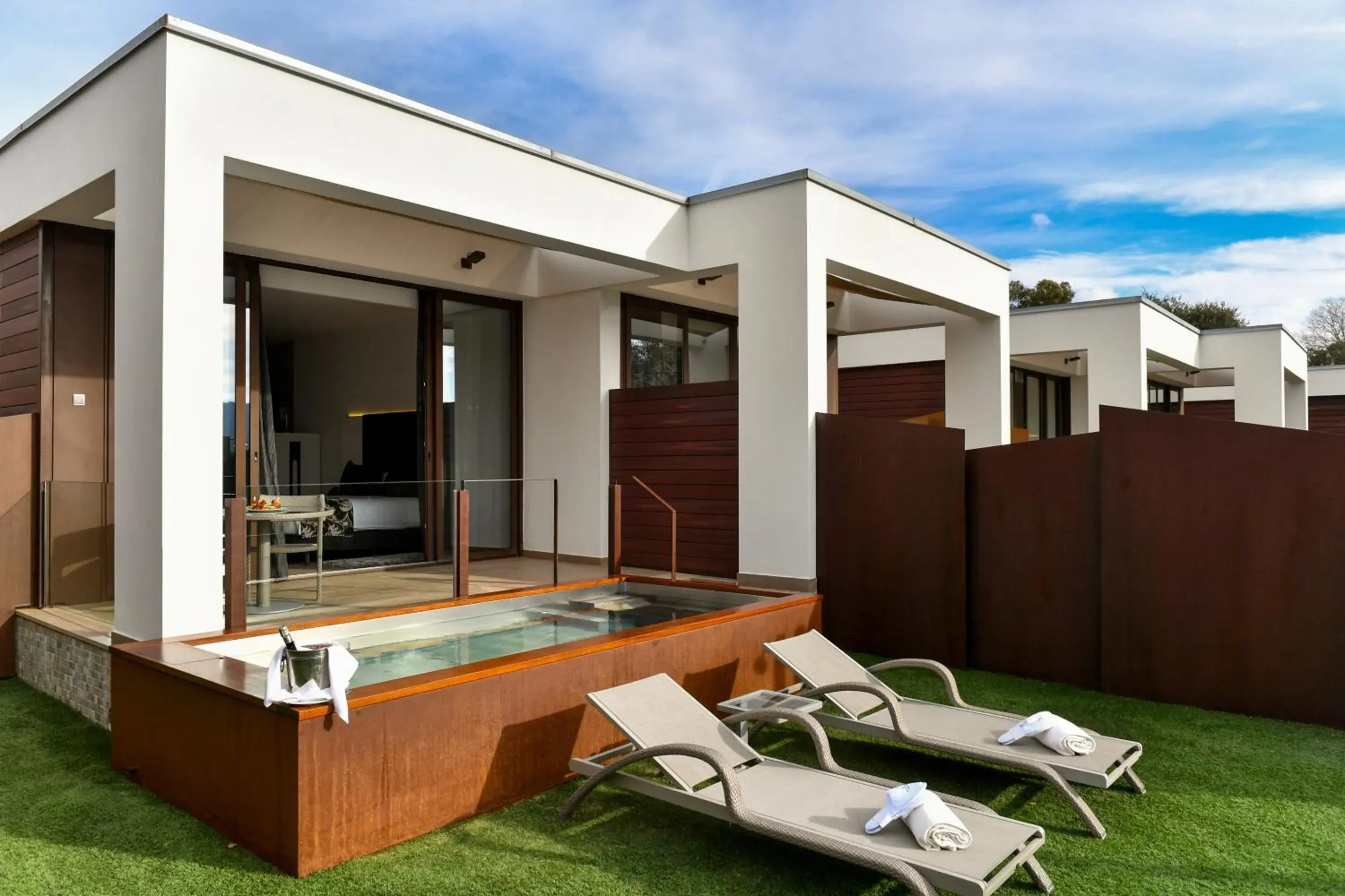 Suite with Jacuzzi and Heated Outdoor Pool in Suites Natura Mas Tapiolas Suite with Jacuzzi and Heated Outdoor Pool in Suites Natura Mas Tapiolas