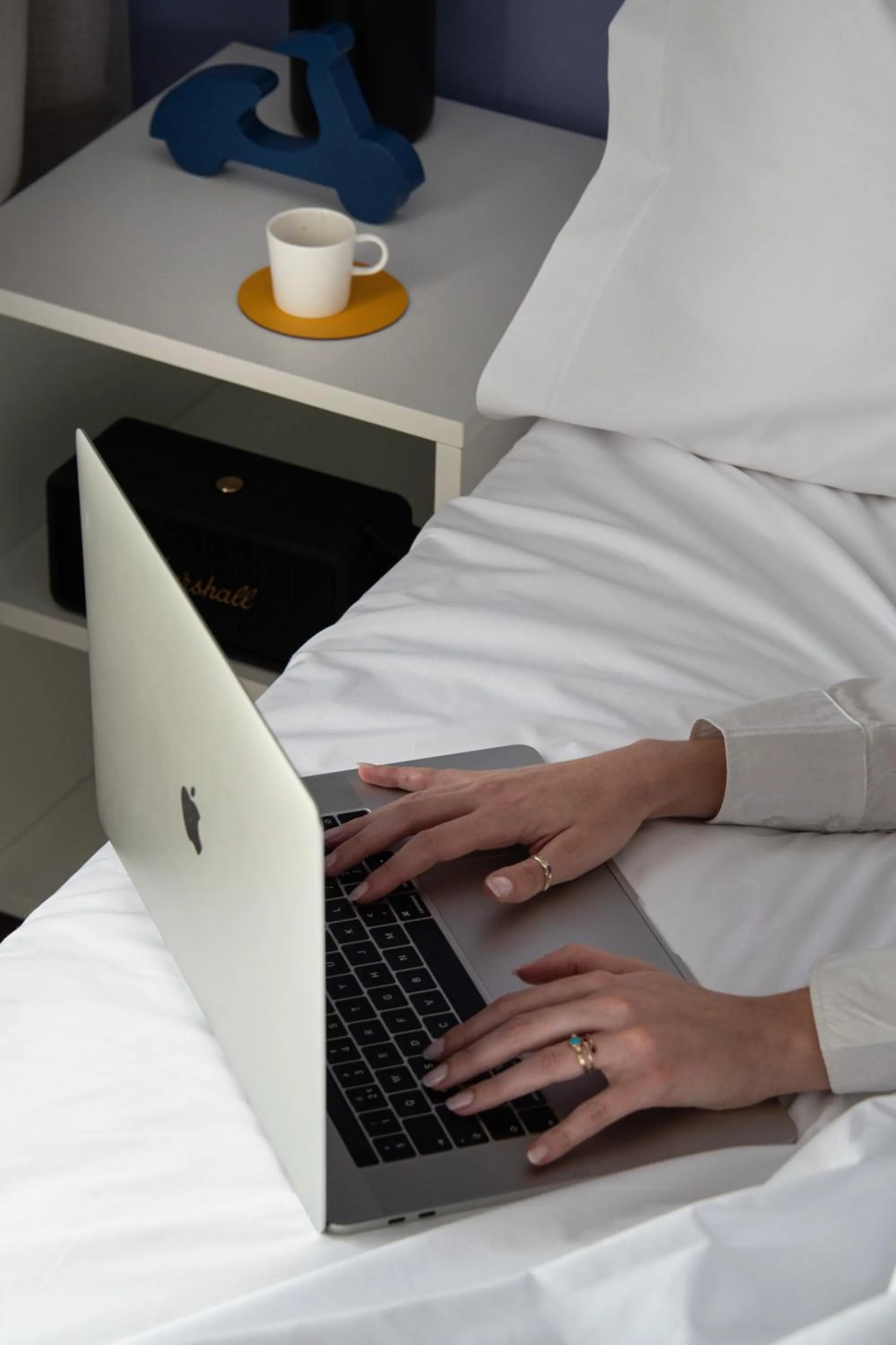 Bedroom, Bed in Fits Living