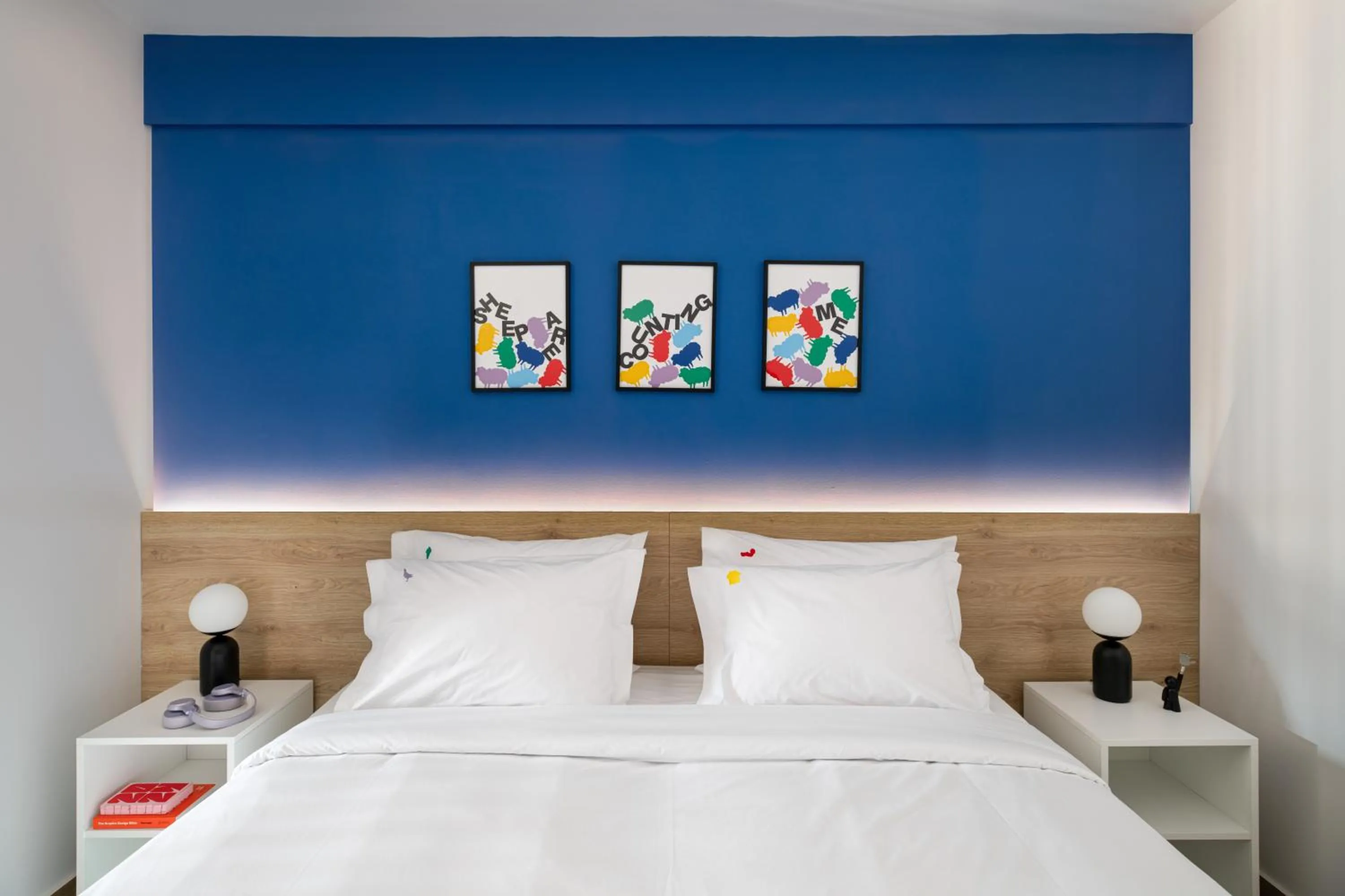 Bedroom, Bed in Fits Living