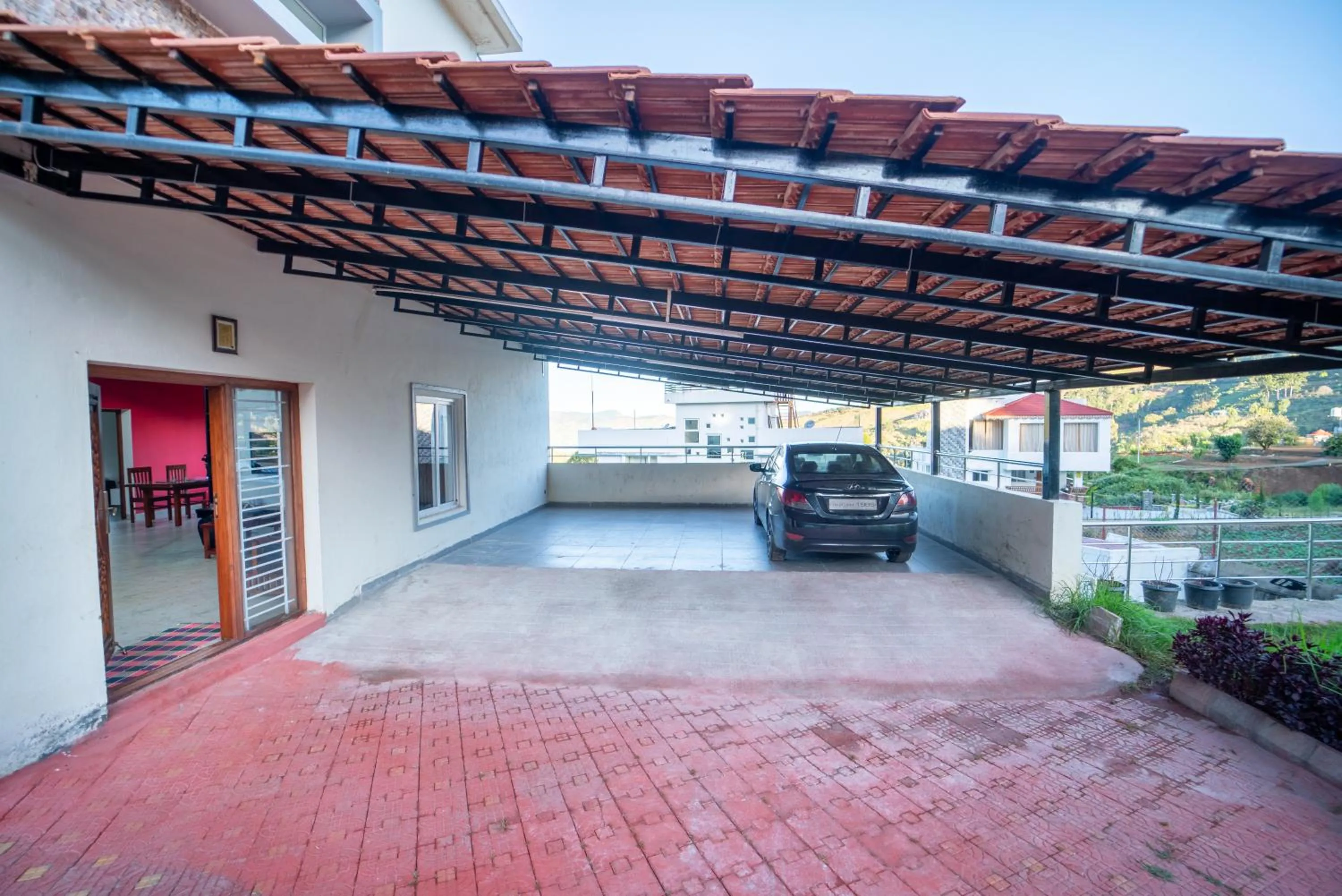 Parking in Queen's Hotel Mount garden Kodaikanal