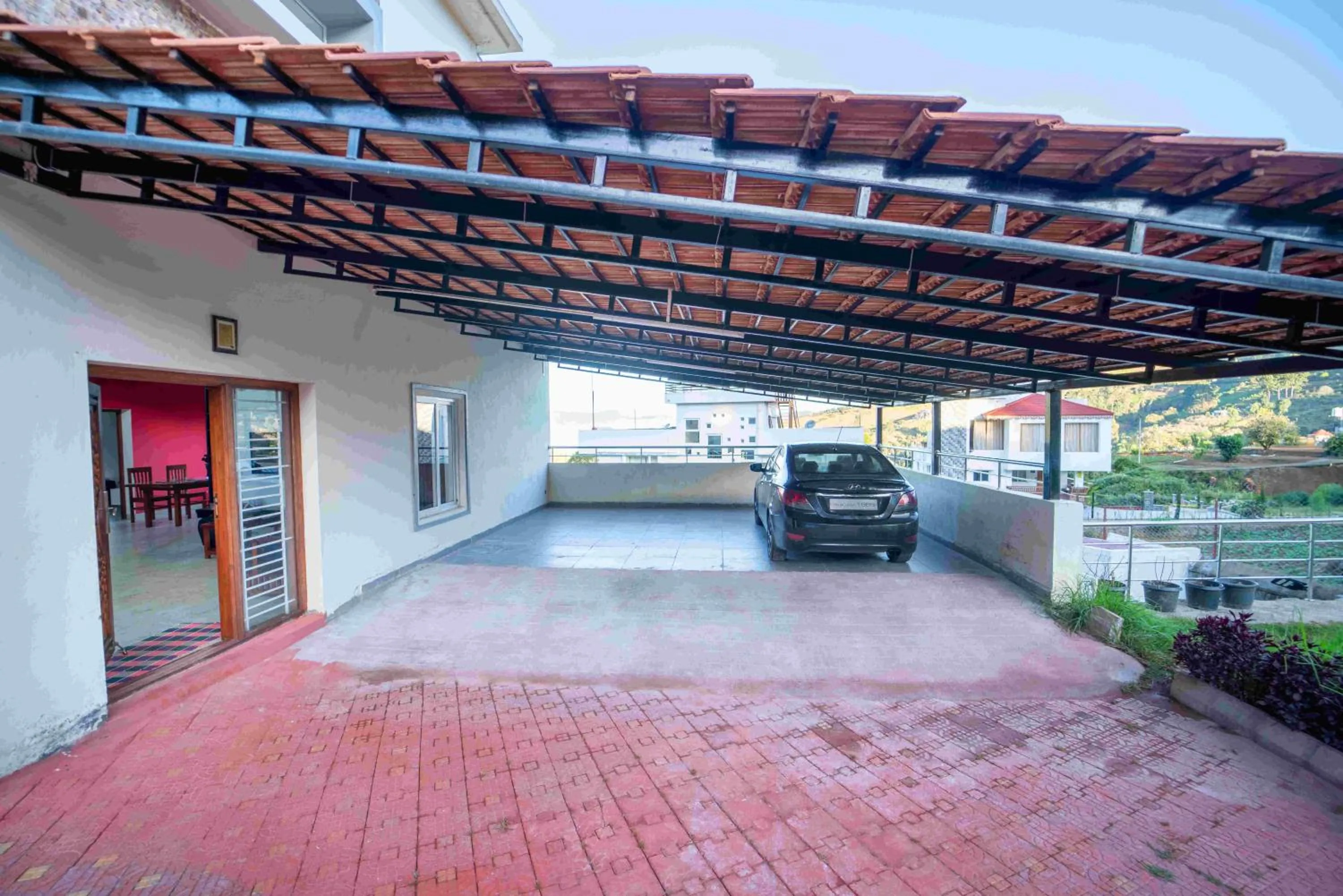 Day in Queen's Hotel Mount garden Kodaikanal