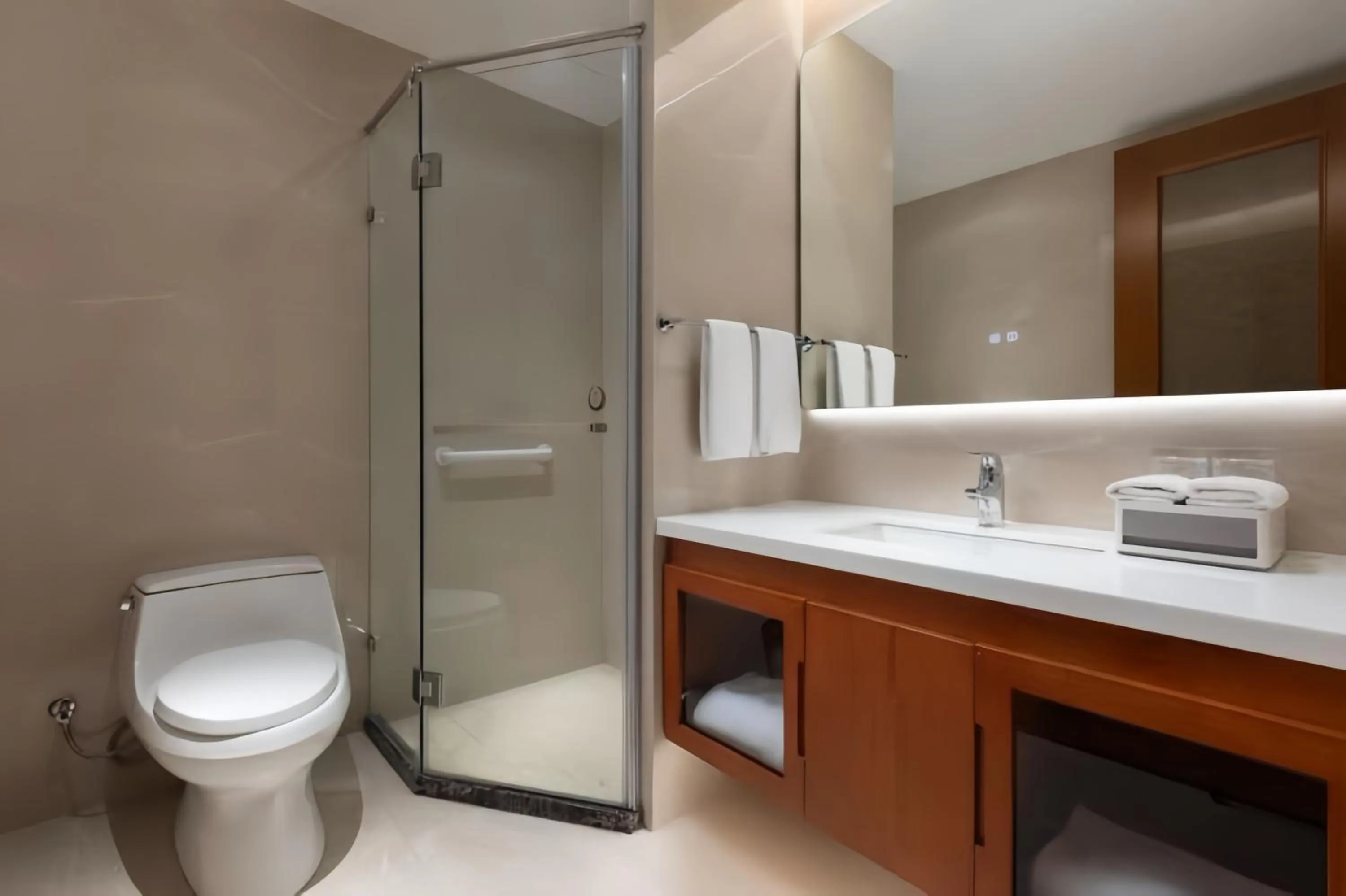 Toilet in Days Inn by Wyndham Beijing Haidian