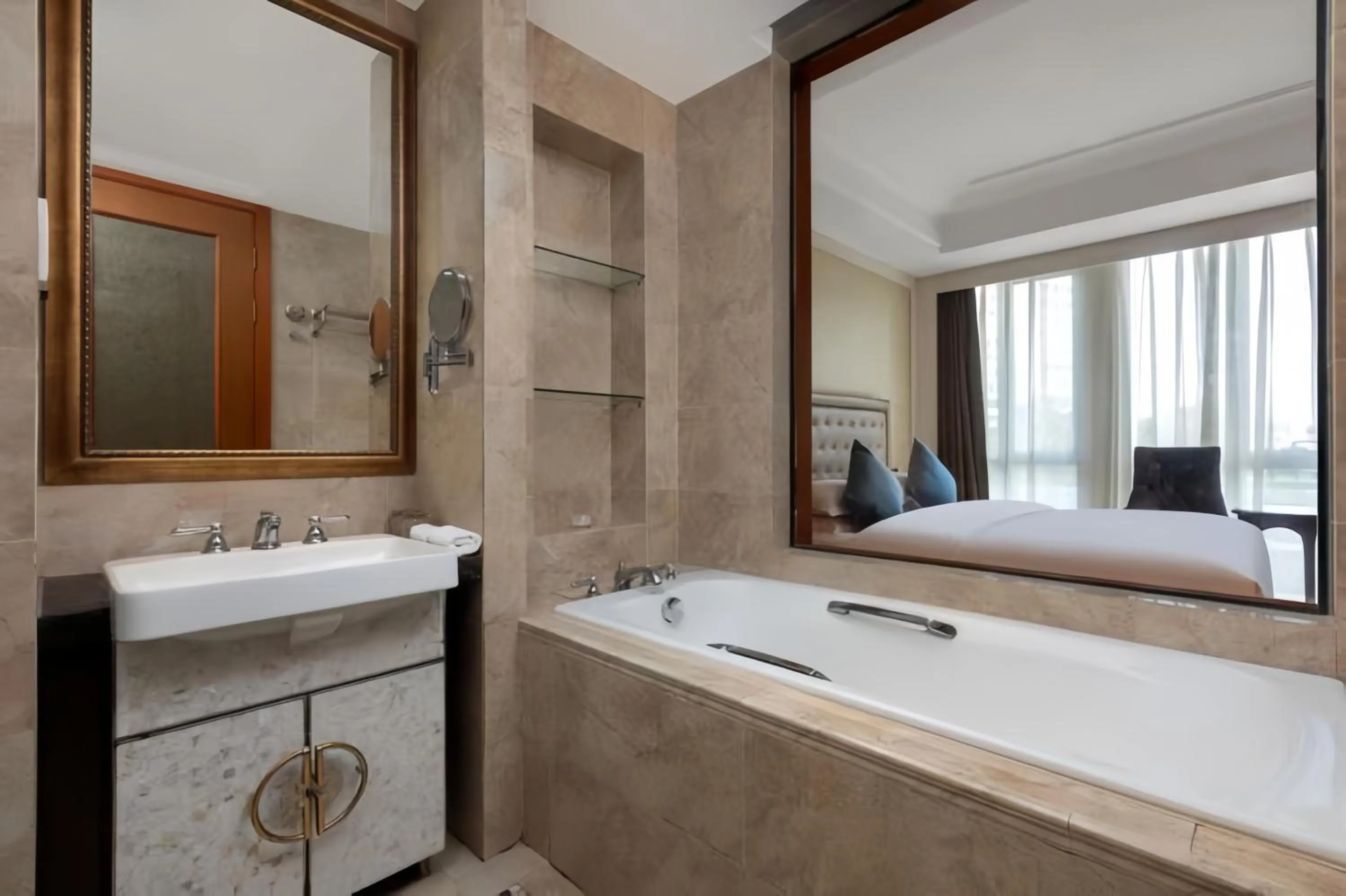 Bathroom, Bed in Days Inn by Wyndham Beijing Haidian