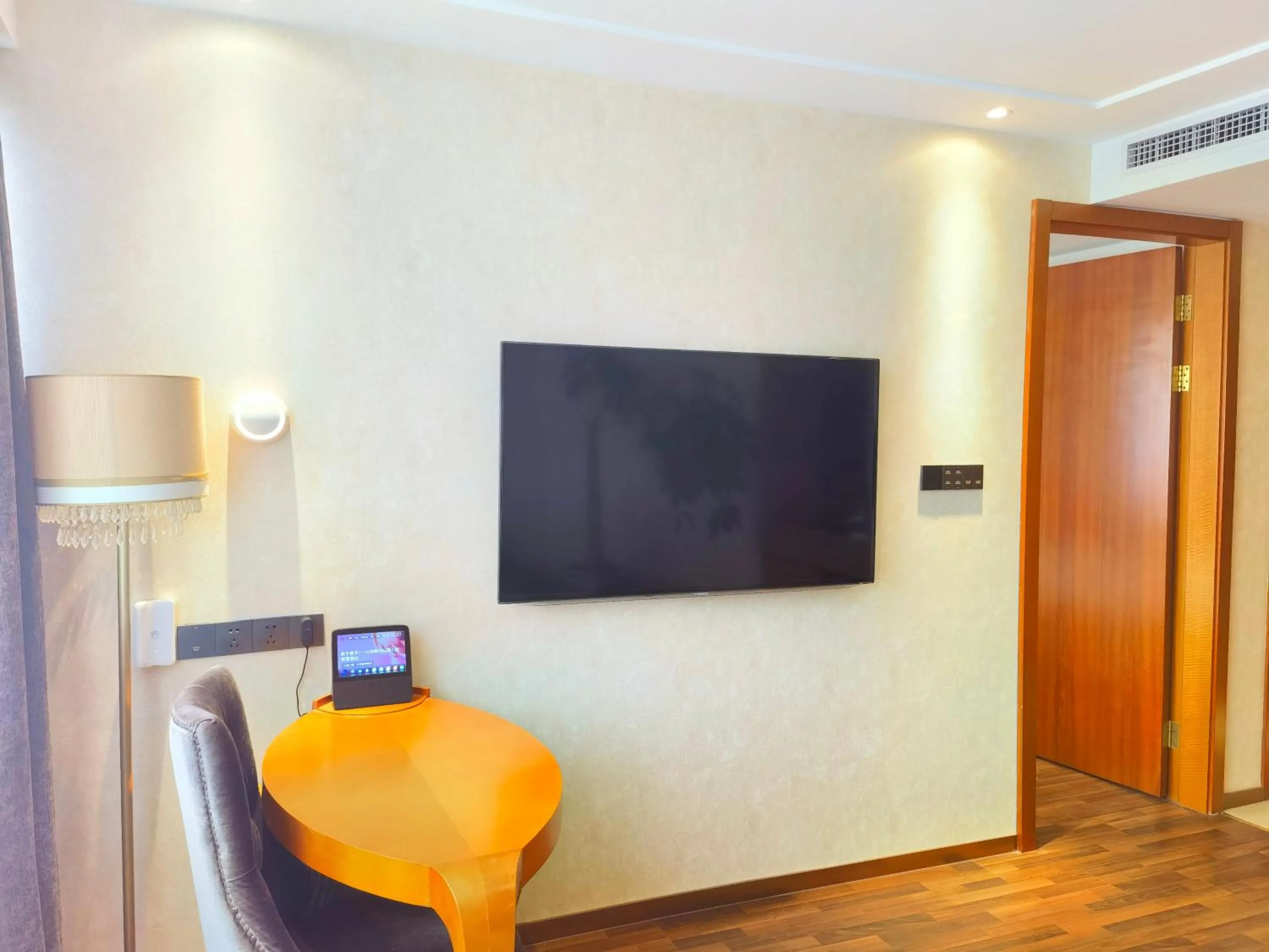 TV and multimedia in Days Inn by Wyndham Beijing Haidian