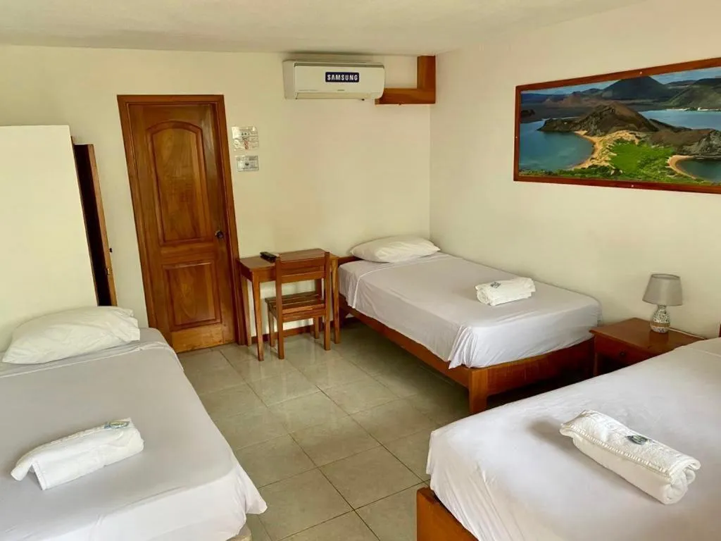 Bed in Hostal White House Galapagos