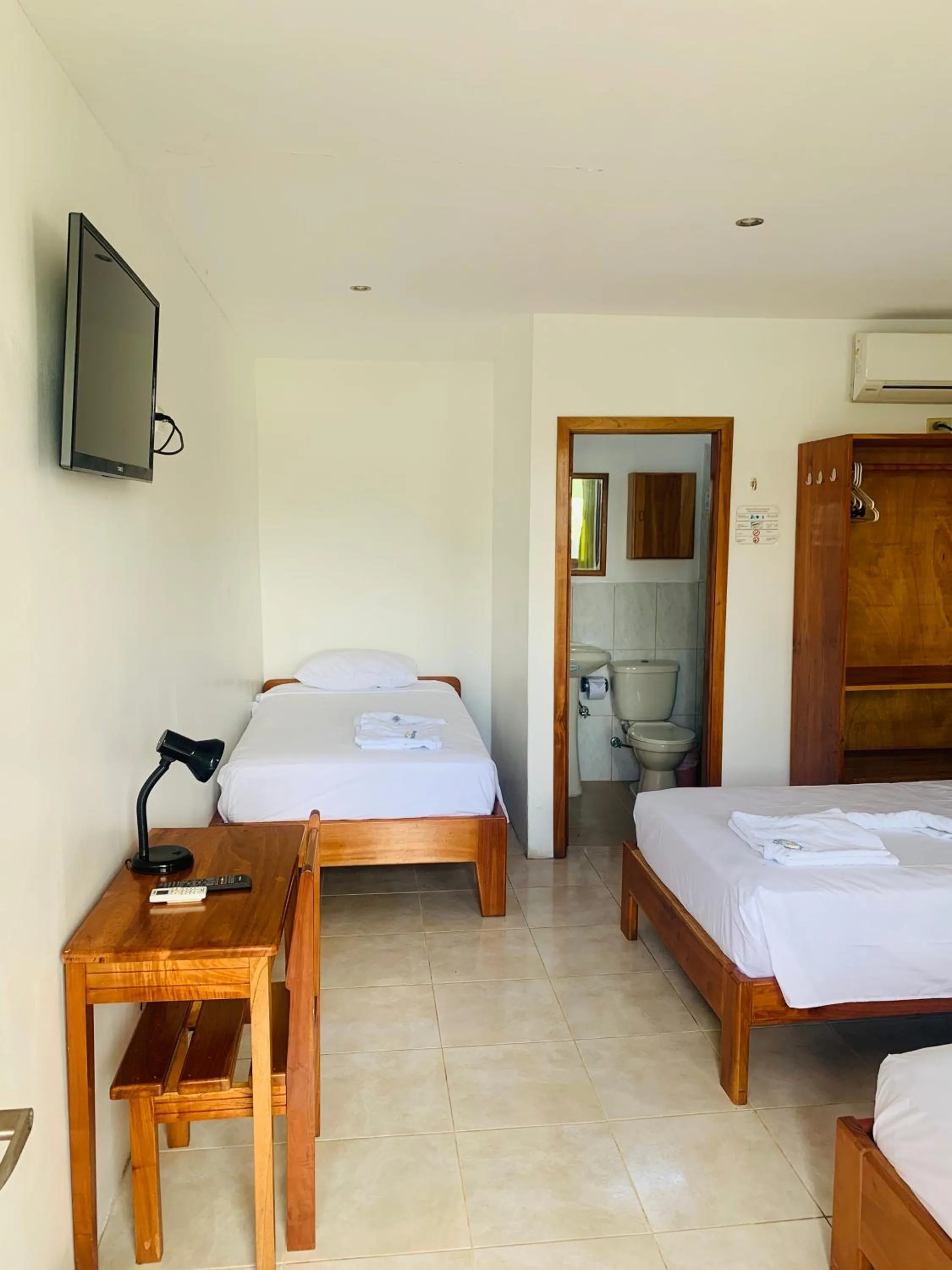 Bed in Hostal White House Galapagos