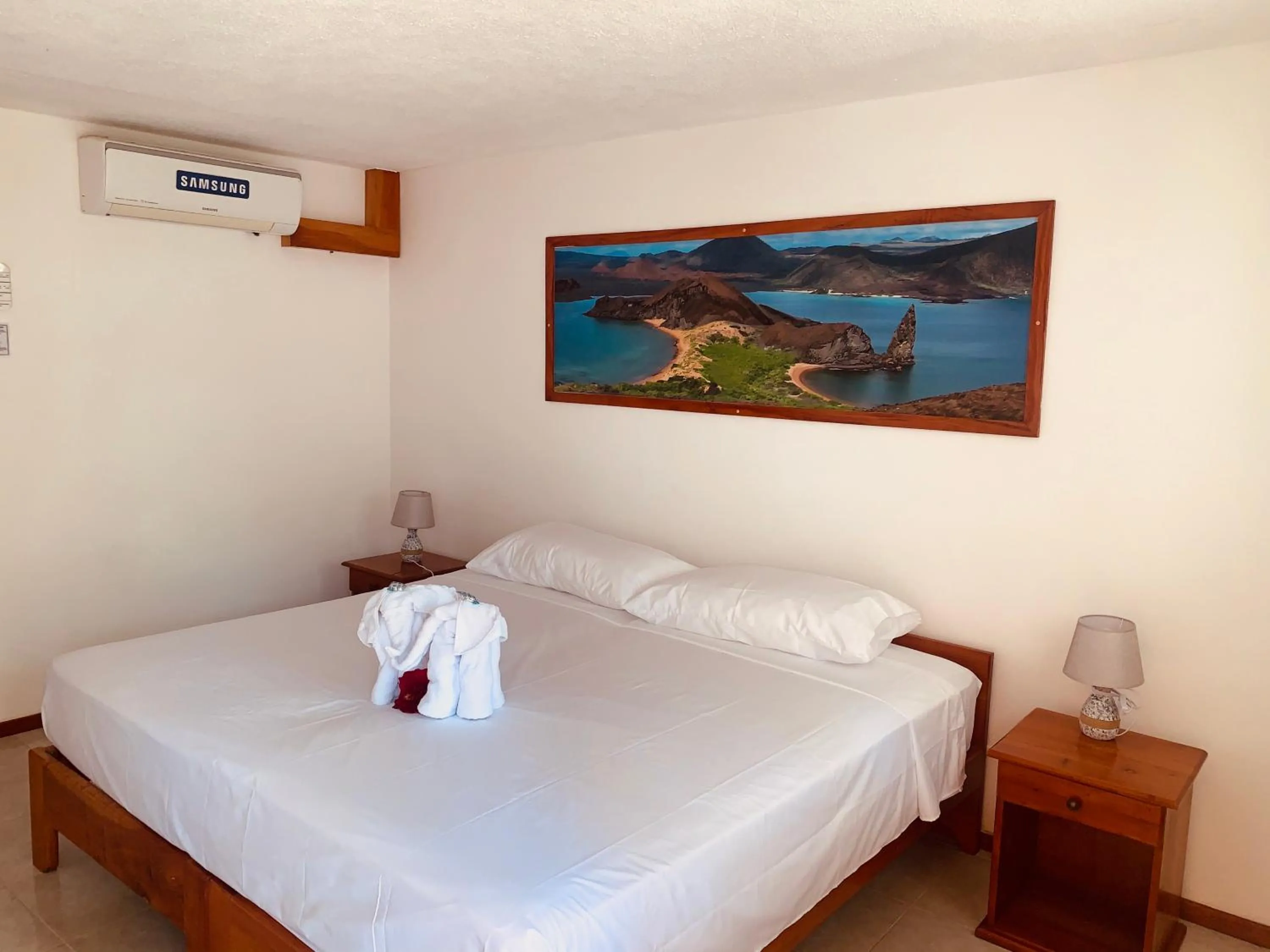 Bed in Hostal White House Galapagos