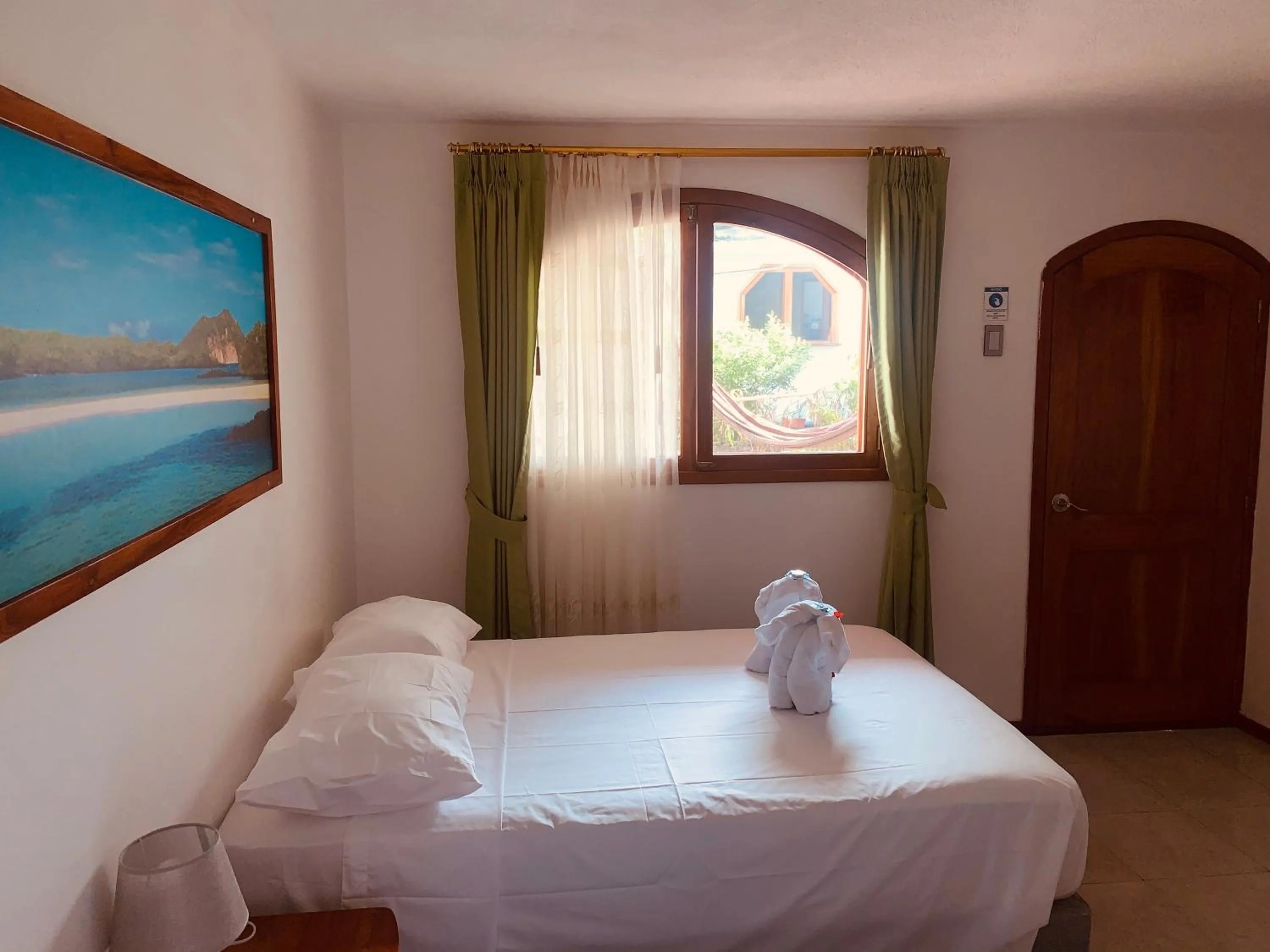 Bed in Hostal White House Galapagos