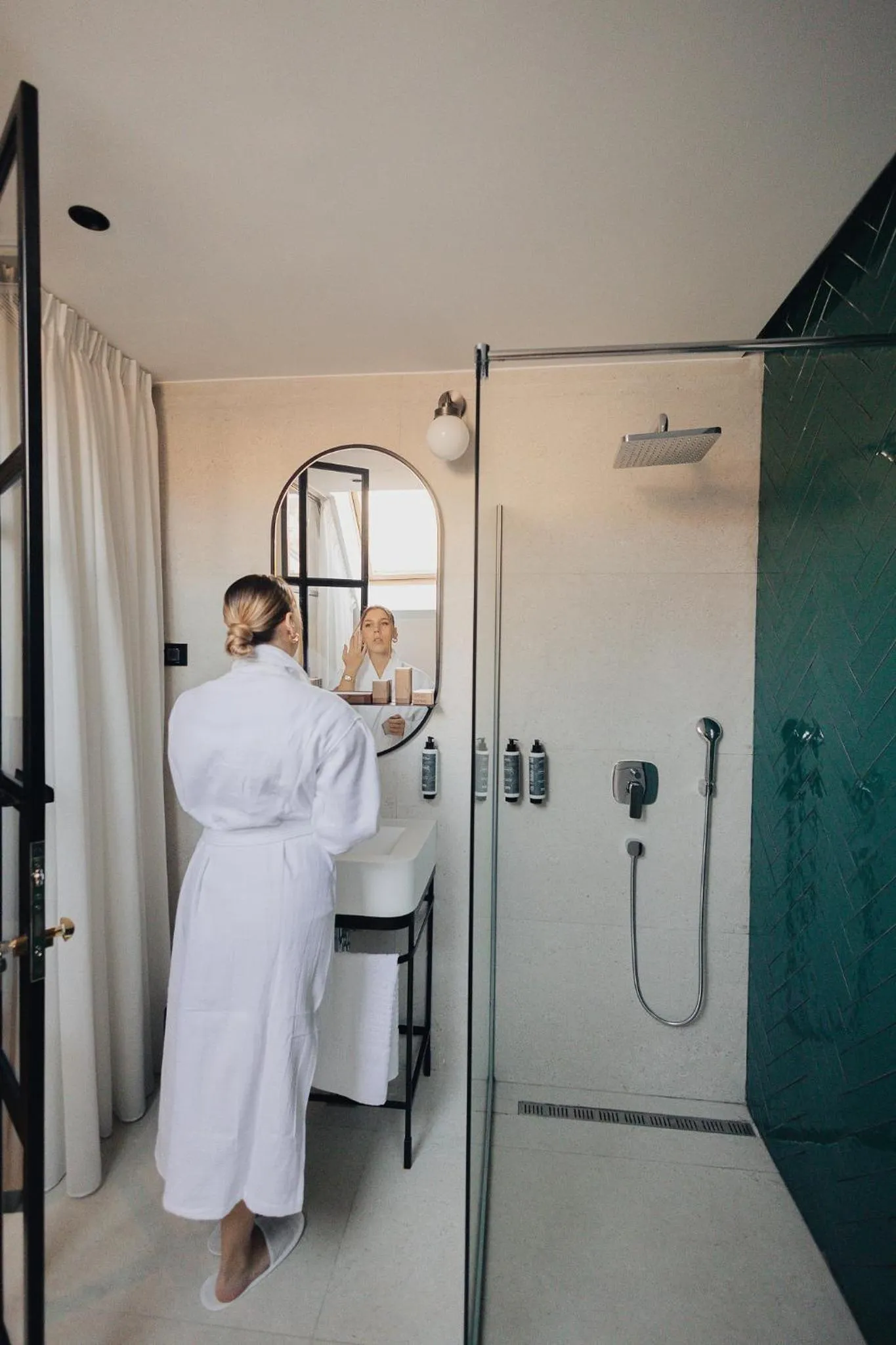 Shower in Hotel Flaneur