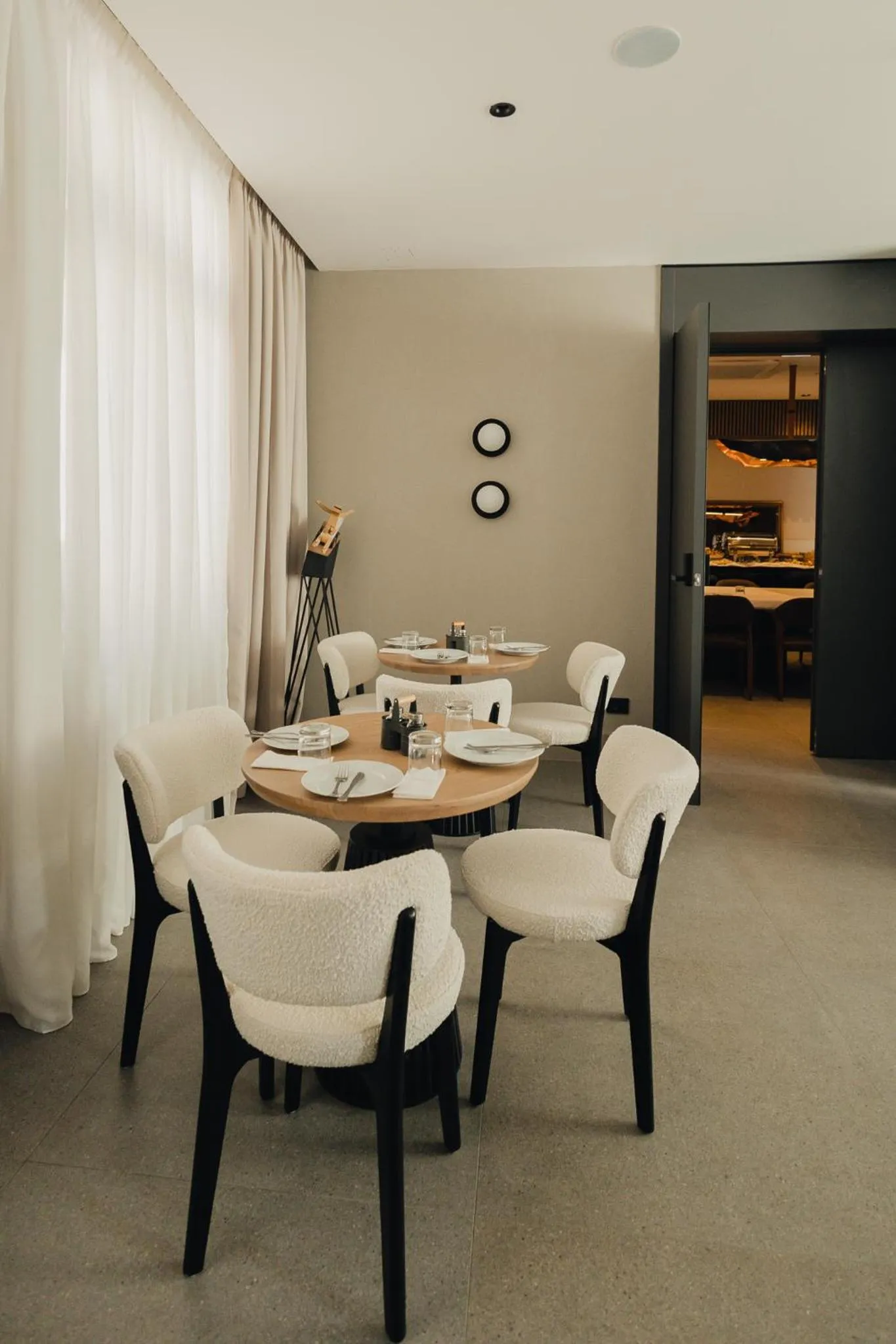 Restaurant/places to eat in Hotel Flaneur