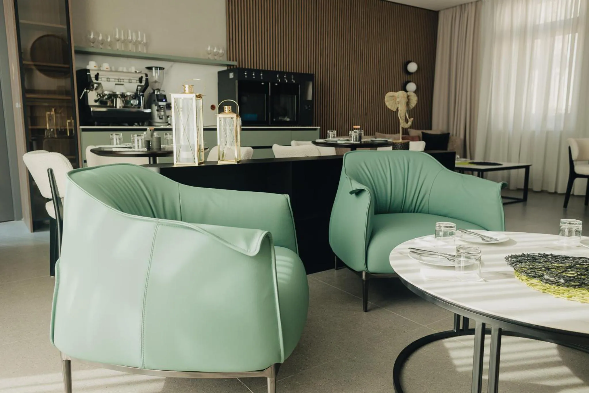 Restaurant/places to eat in Hotel Flaneur