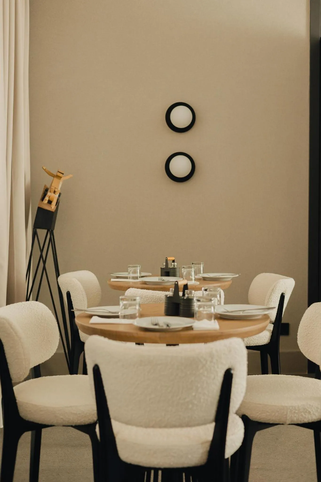 Restaurant/places to eat in Hotel Flaneur