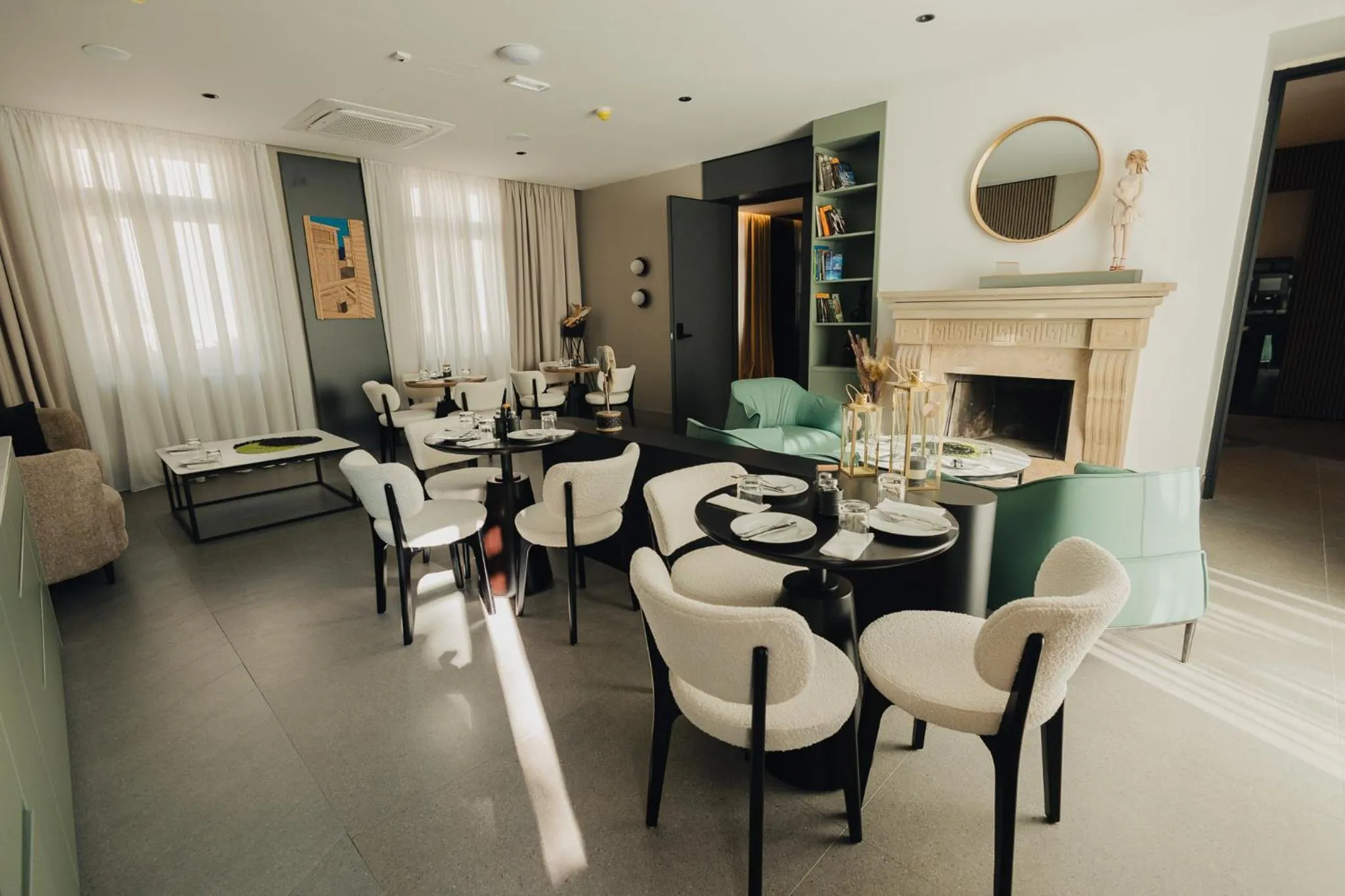 Restaurant/places to eat in Hotel Flaneur