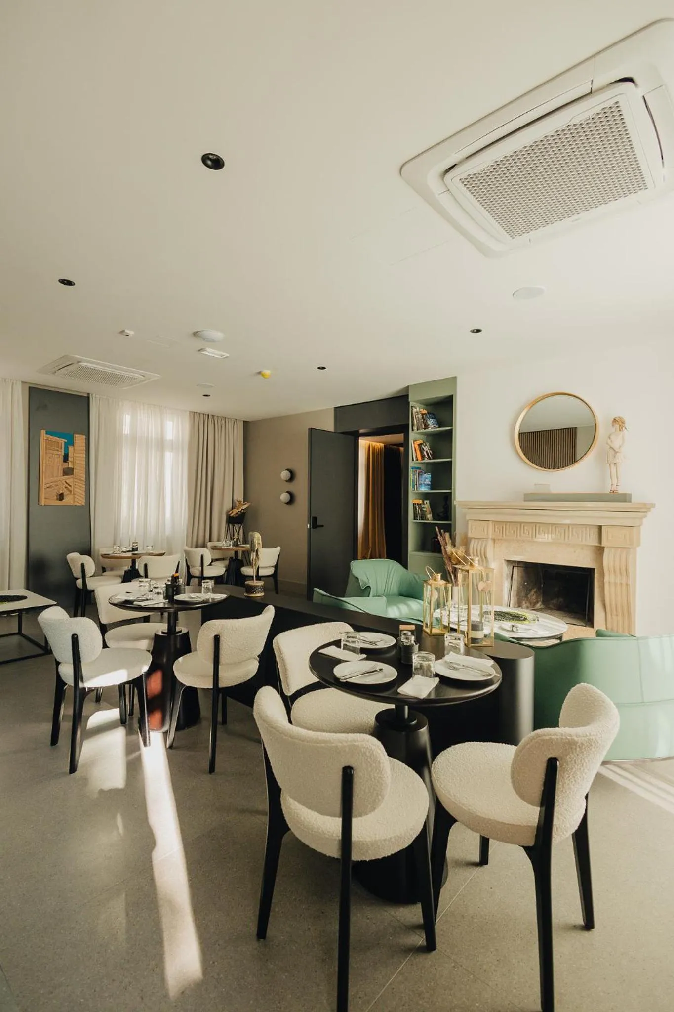 Restaurant/places to eat in Hotel Flaneur