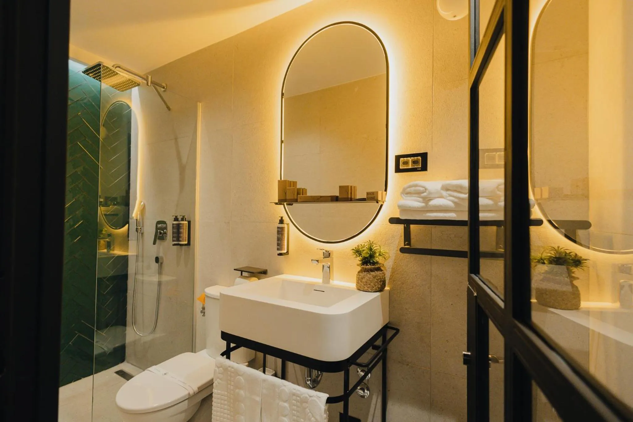 Shower in Hotel Flaneur