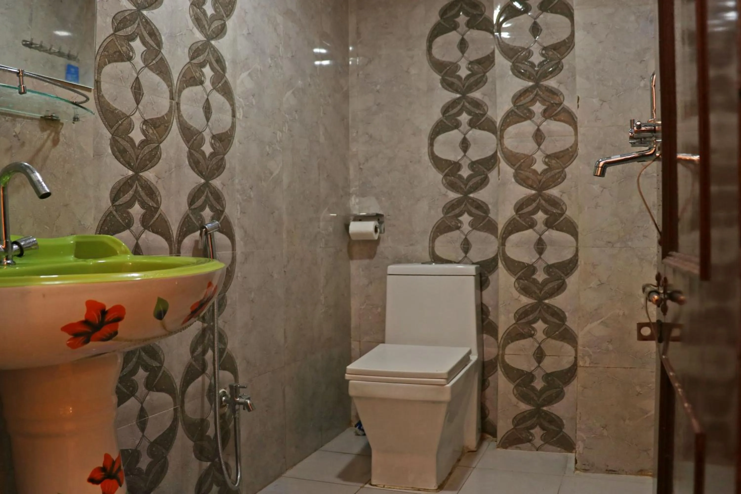 Shower in Hotel Resunga Arjun