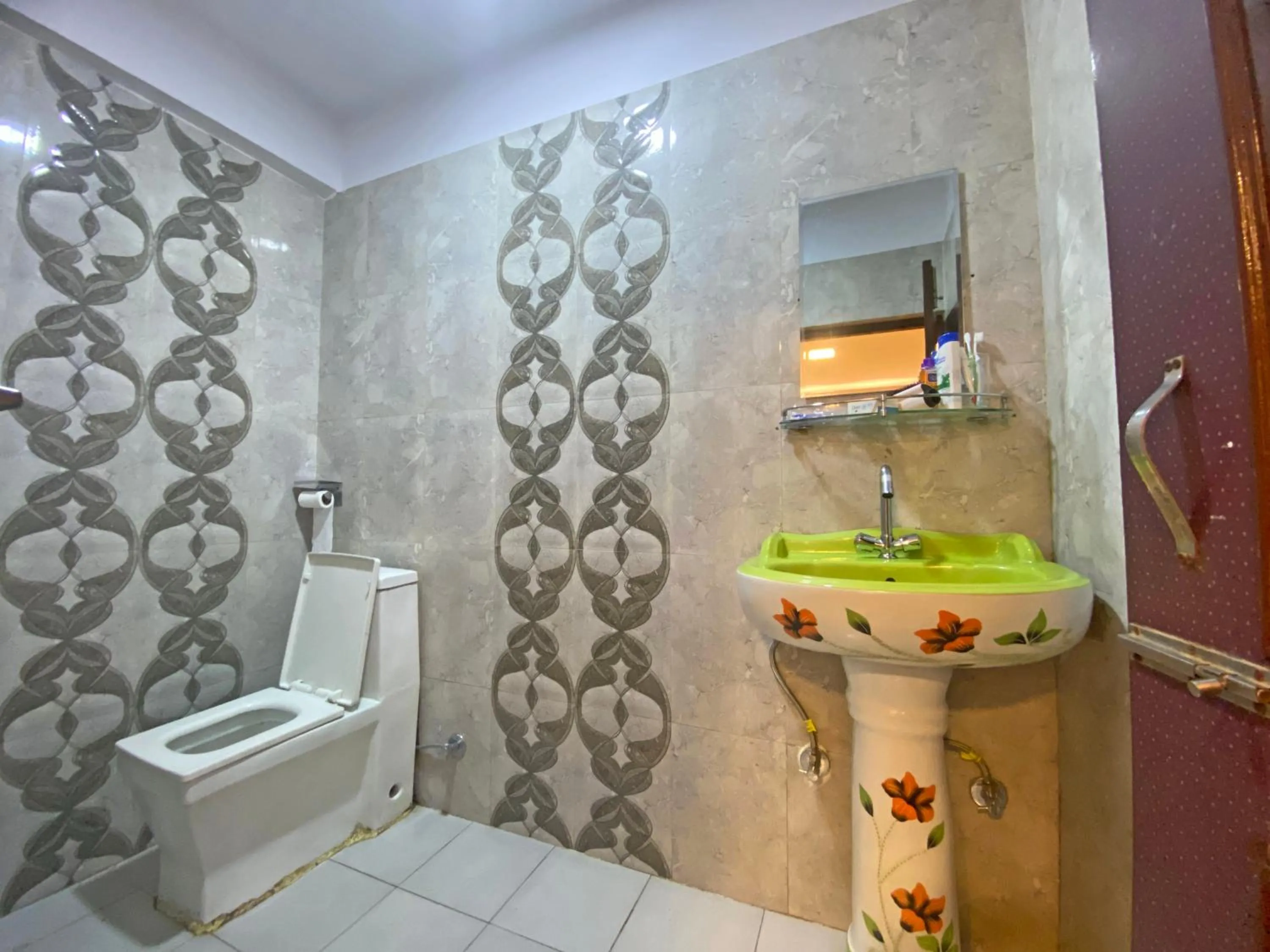 Shower in Hotel Resunga Arjun