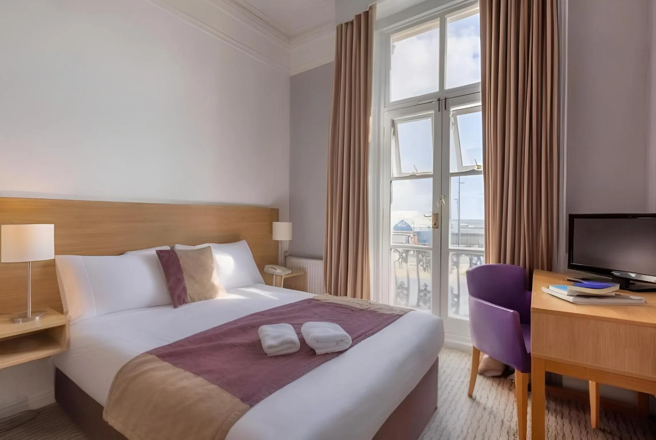 Bed in The Carlton Hotel