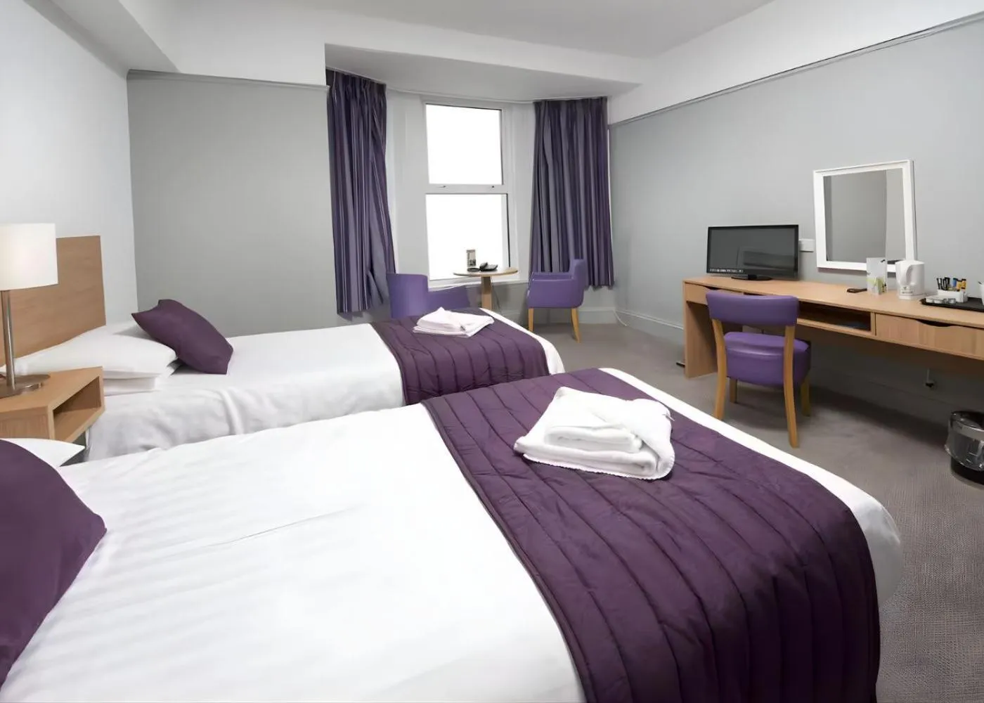 Bedroom, Bed in The Carlton Hotel