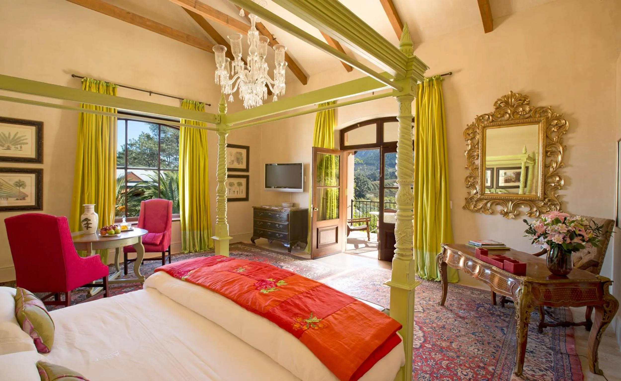 View (from property/room), Bed in La Residence