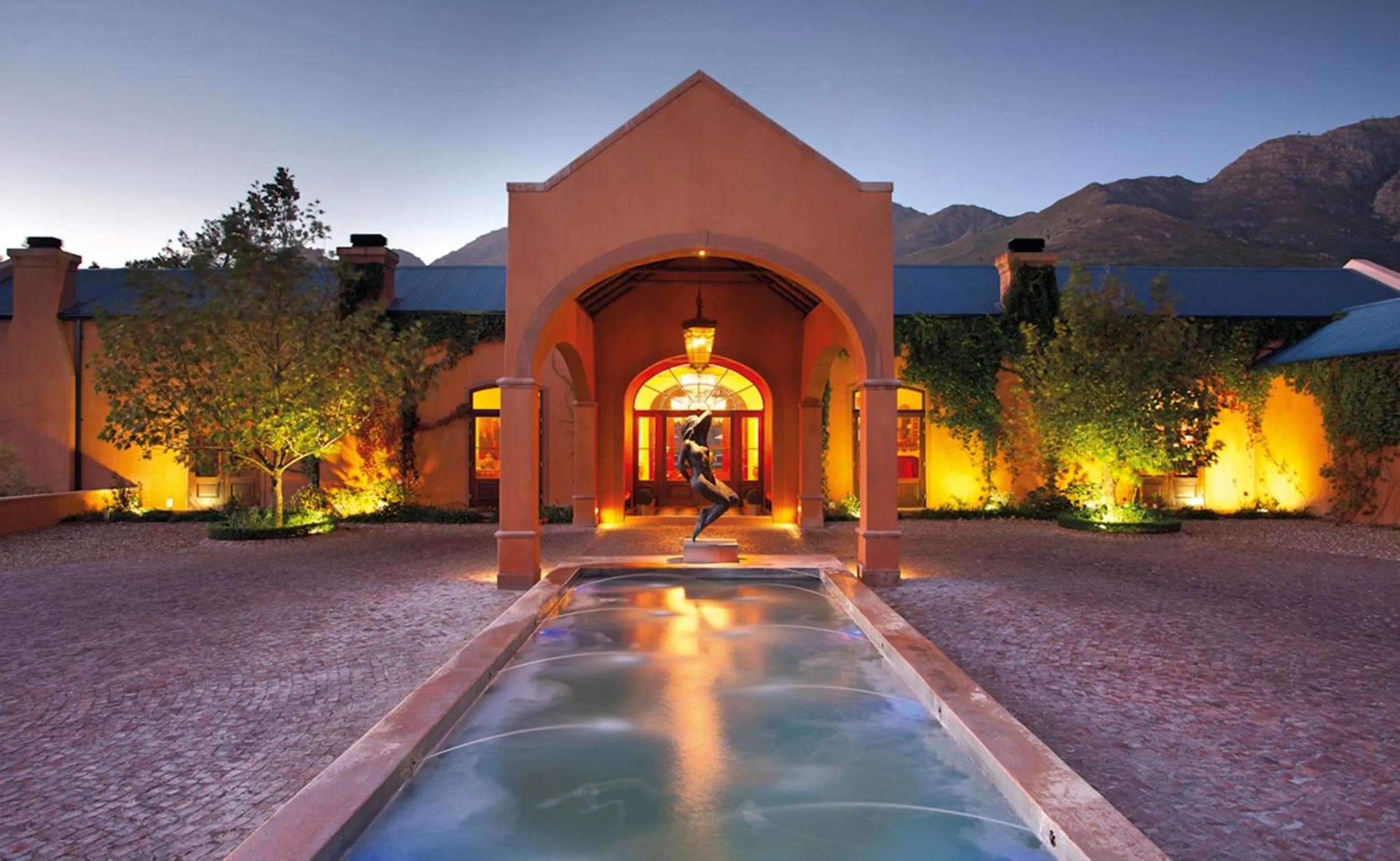 Facade/entrance in La Residence