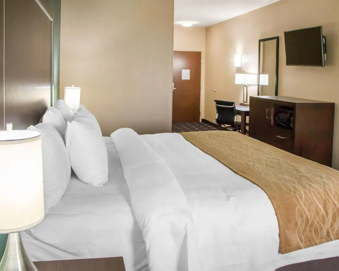 King Suite - Non-Smoking in Comfort Inn & Suites San Marcos near Outlet Mall King Suite - Non-Smoking in Comfort Inn & Suites San Marcos near Outlet Mall