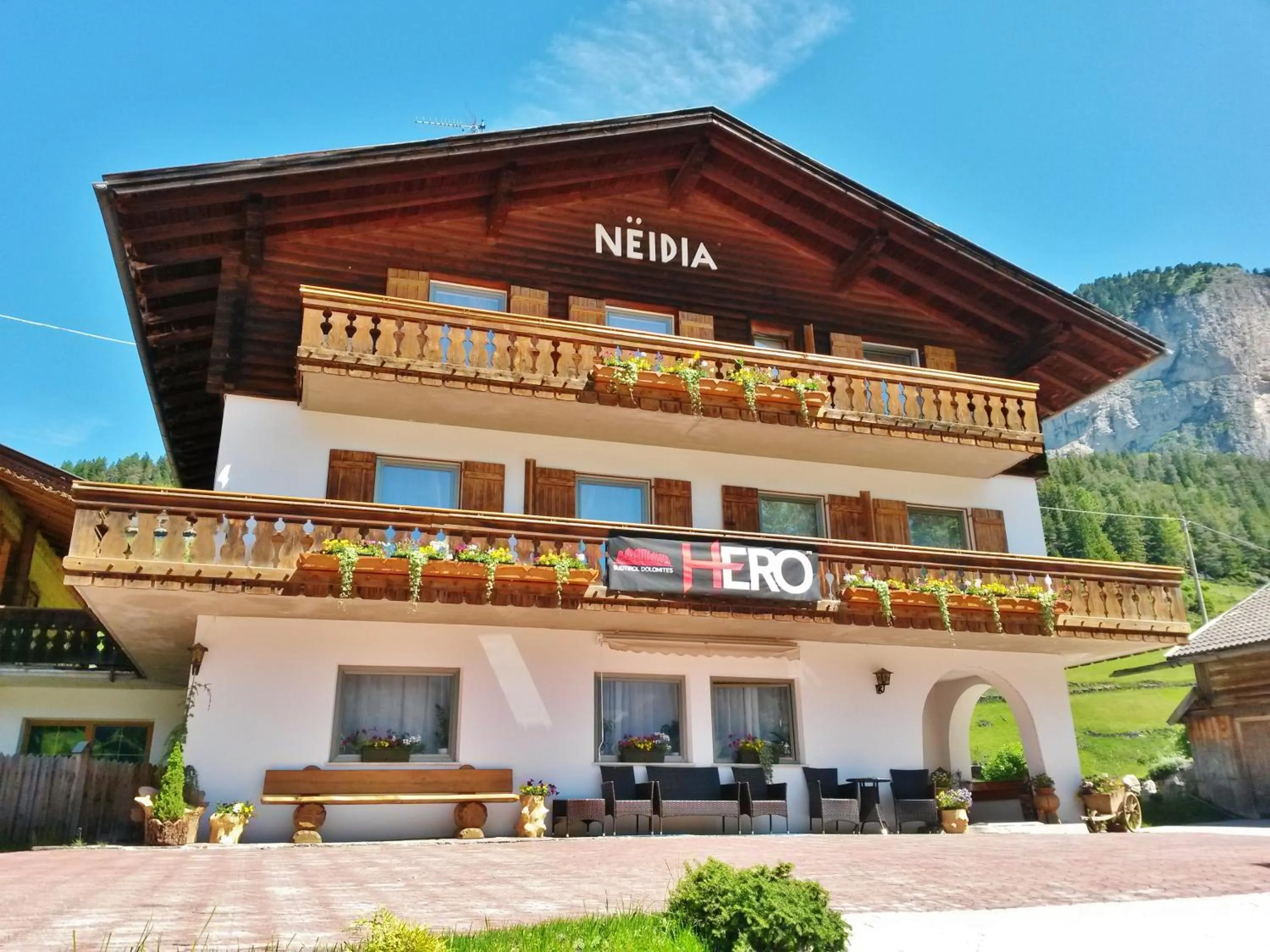 Property building in Garní Nëidia