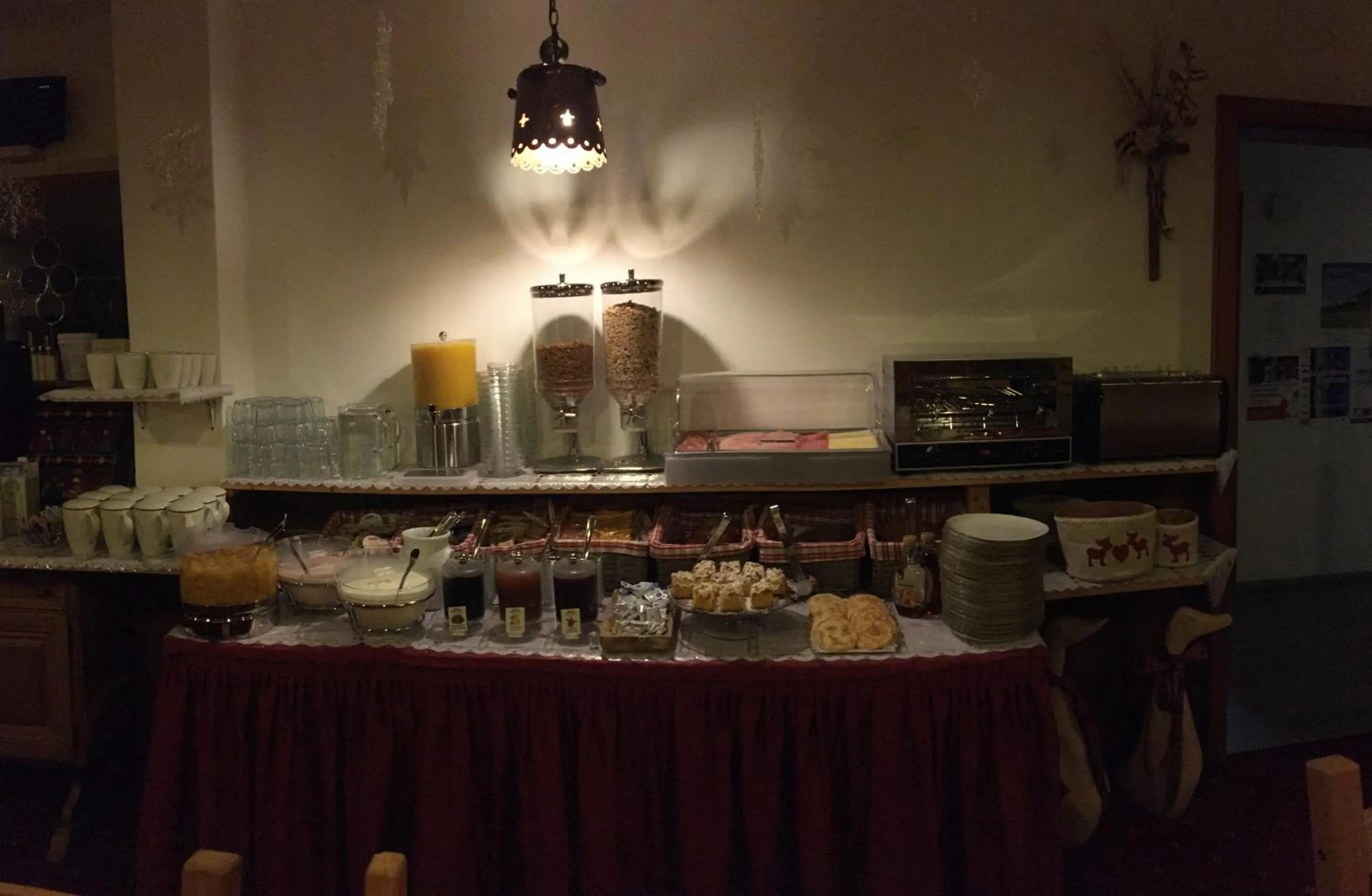 Buffet breakfast in Garní Nëidia