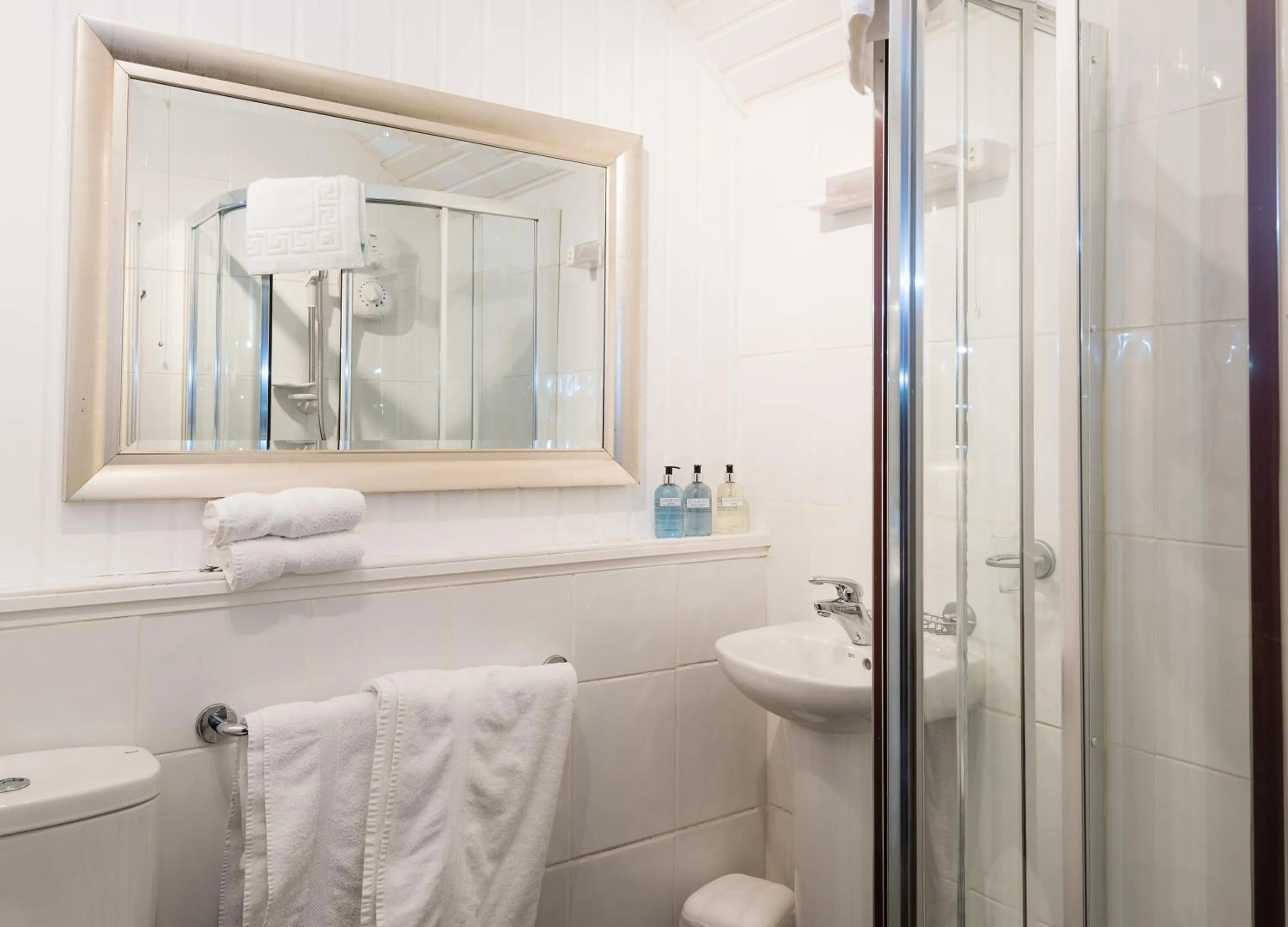Bathroom in Derrybeg Bed and Breakfast
