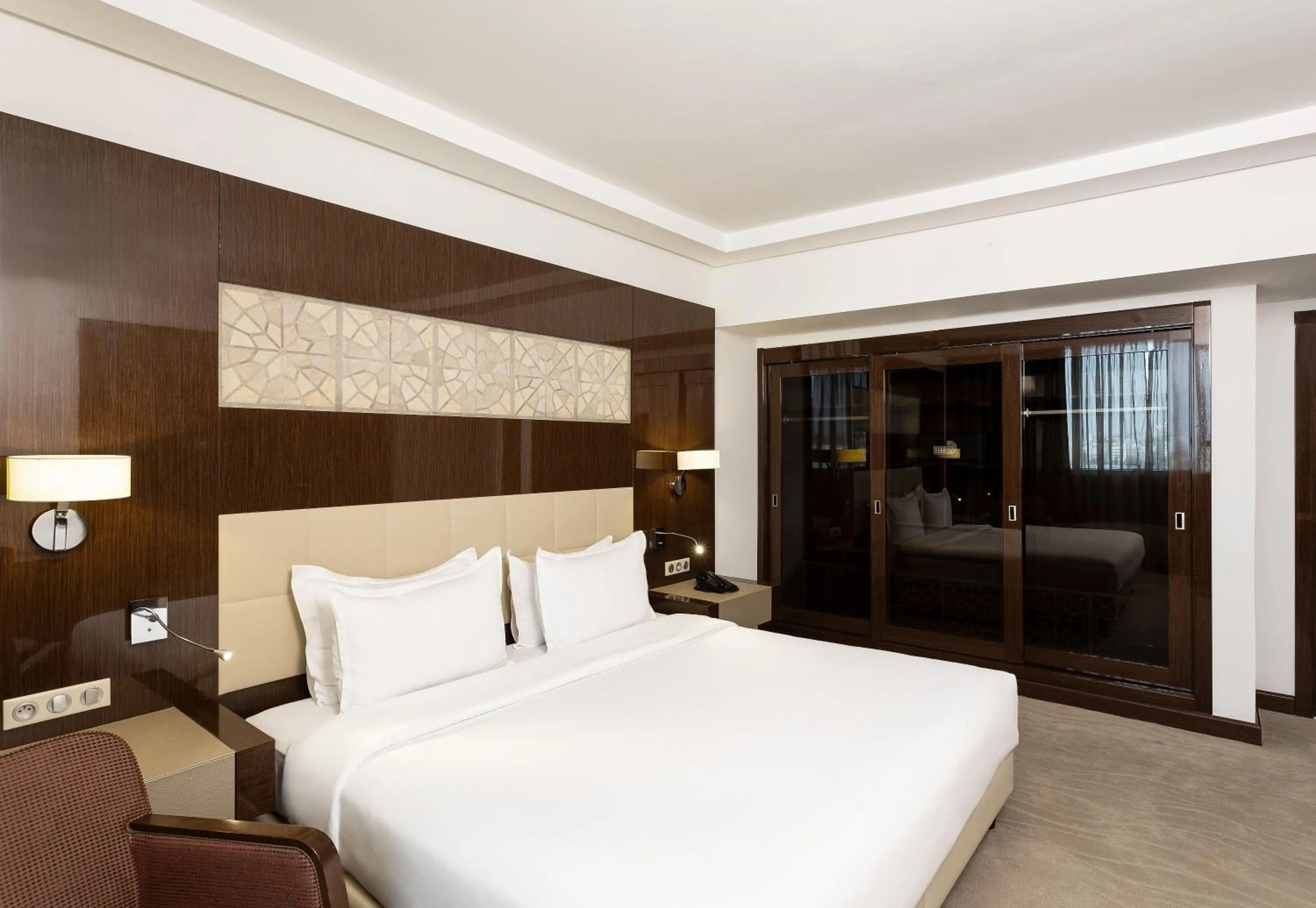 Bedroom, Bed in Radisson Blu Hotel & Convention Center, Tunis