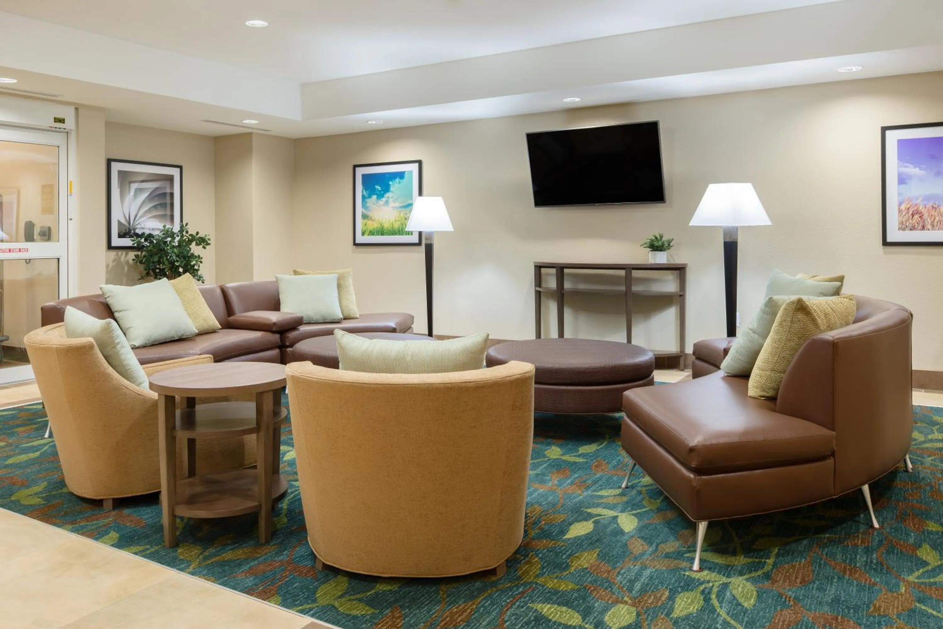 Lobby or reception in Candlewood Suites Columbia Hwy 63 & I-70 by IHG