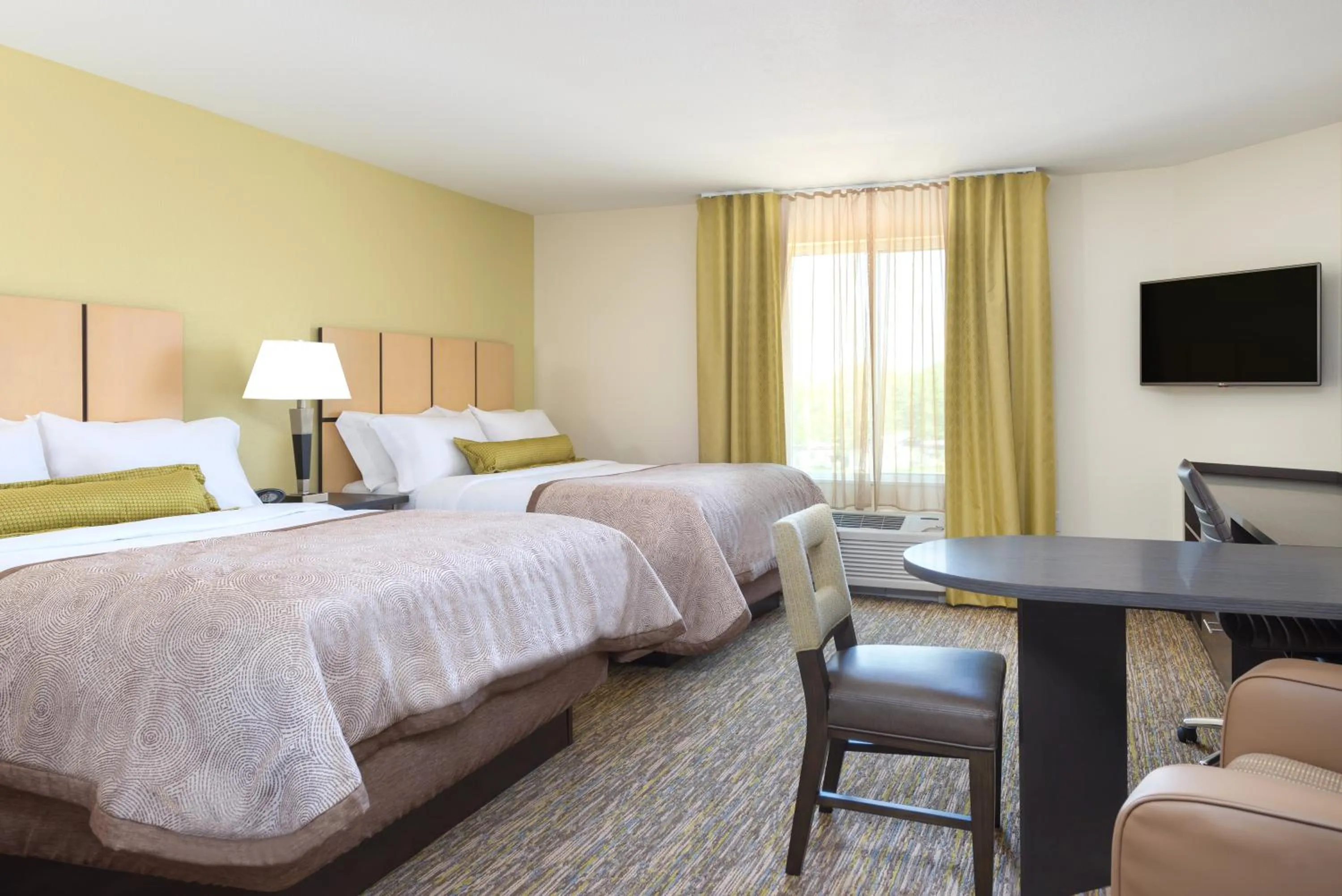 Photo of the whole room, Bed in Candlewood Suites Columbia Hwy 63 & I-70 by IHG