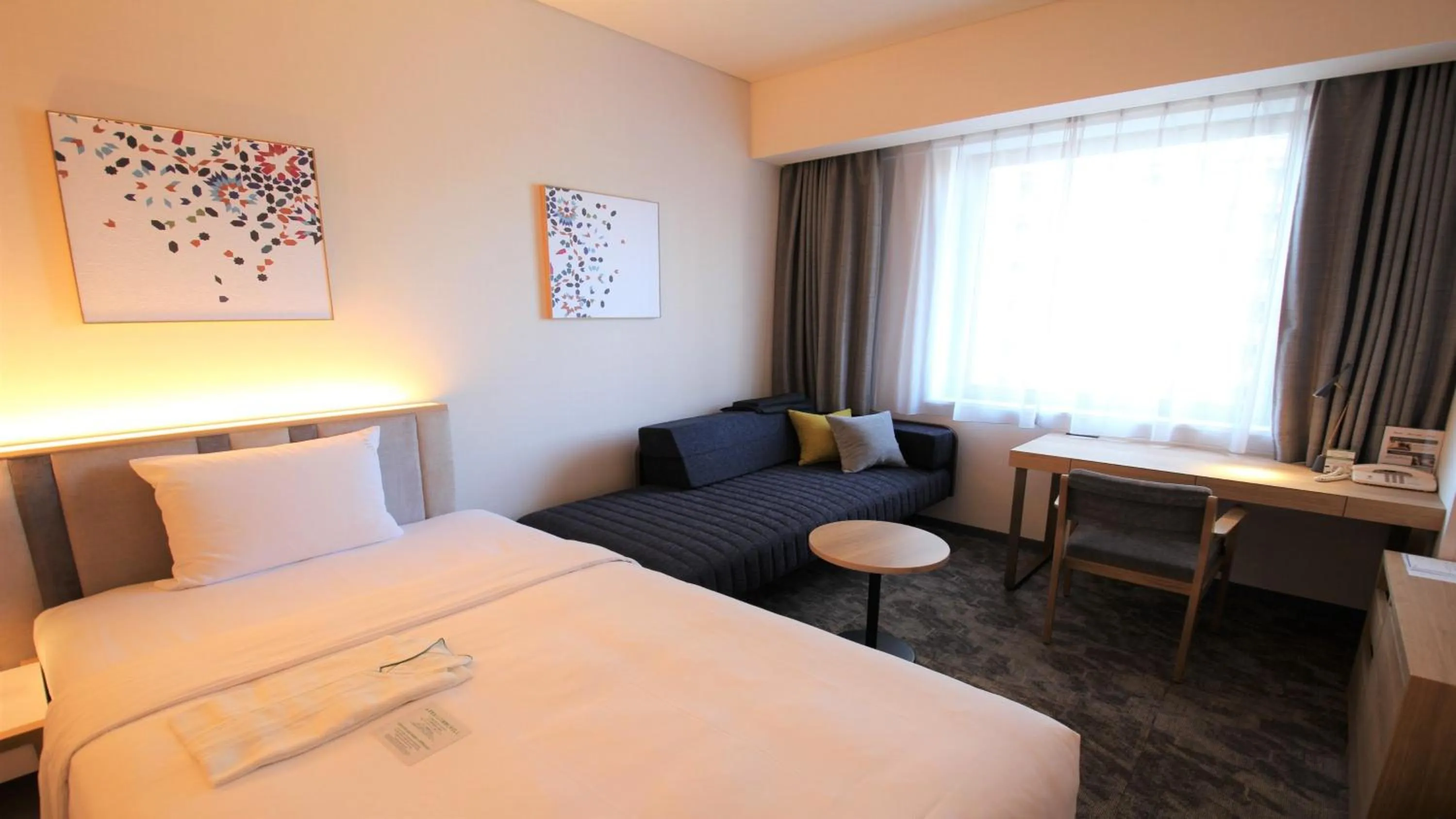 Photo of the whole room, Bed in ANA Holiday Inn Sendai by IHG
