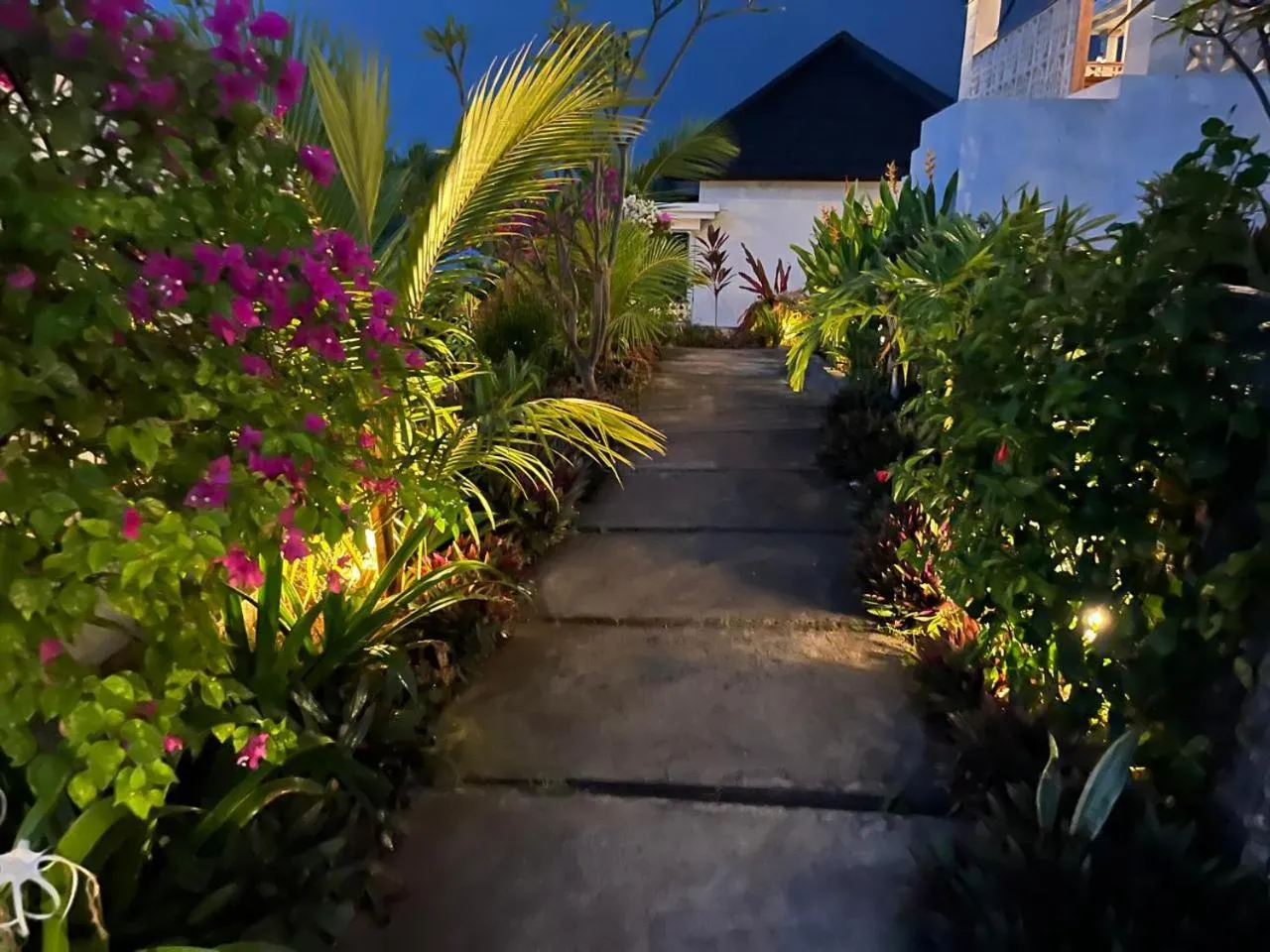 Garden in Kelingking Paradise Suites Villa