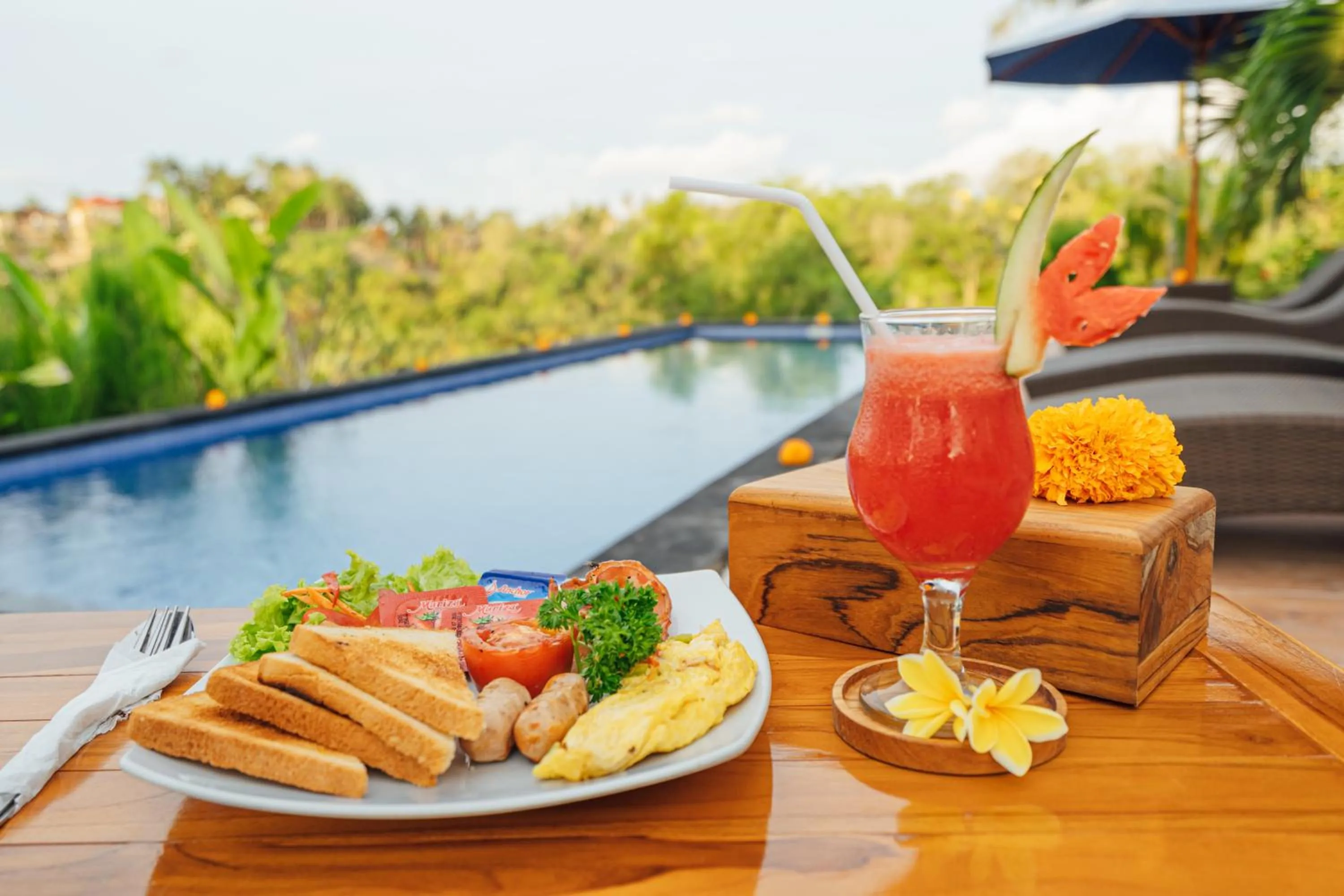Food and drinks in Kelingking Paradise Suites Villa