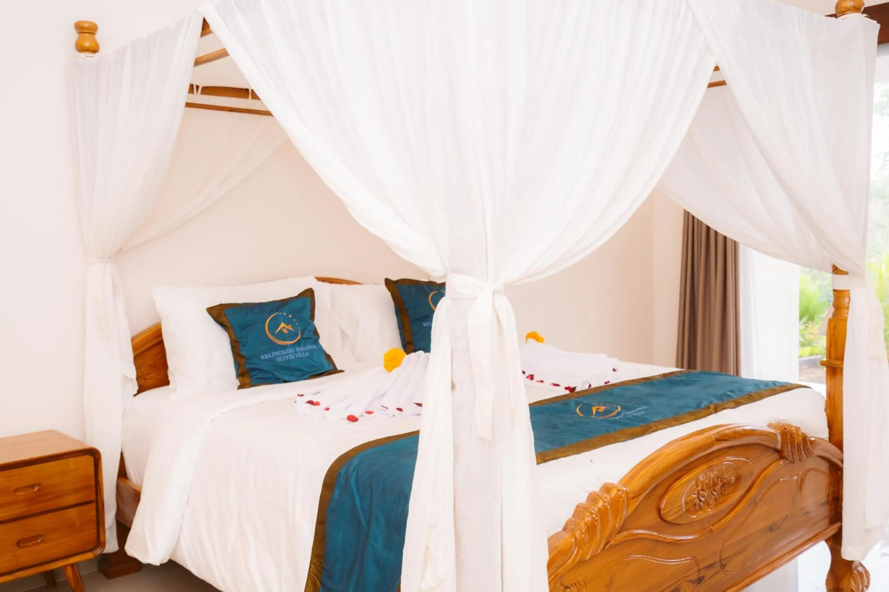 Bed in Kelingking Paradise Suites Villa