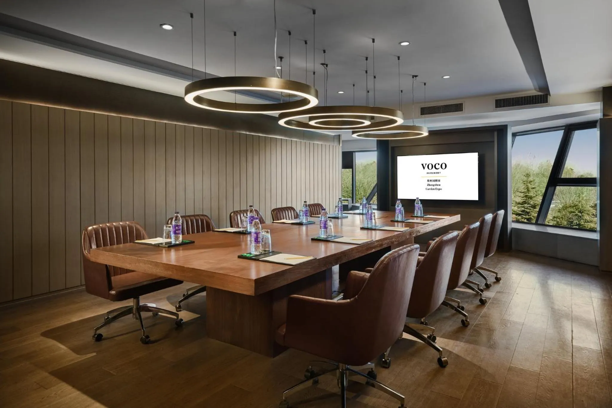 Meeting/conference room in voco Zhengzhou Garden Expo by IHG