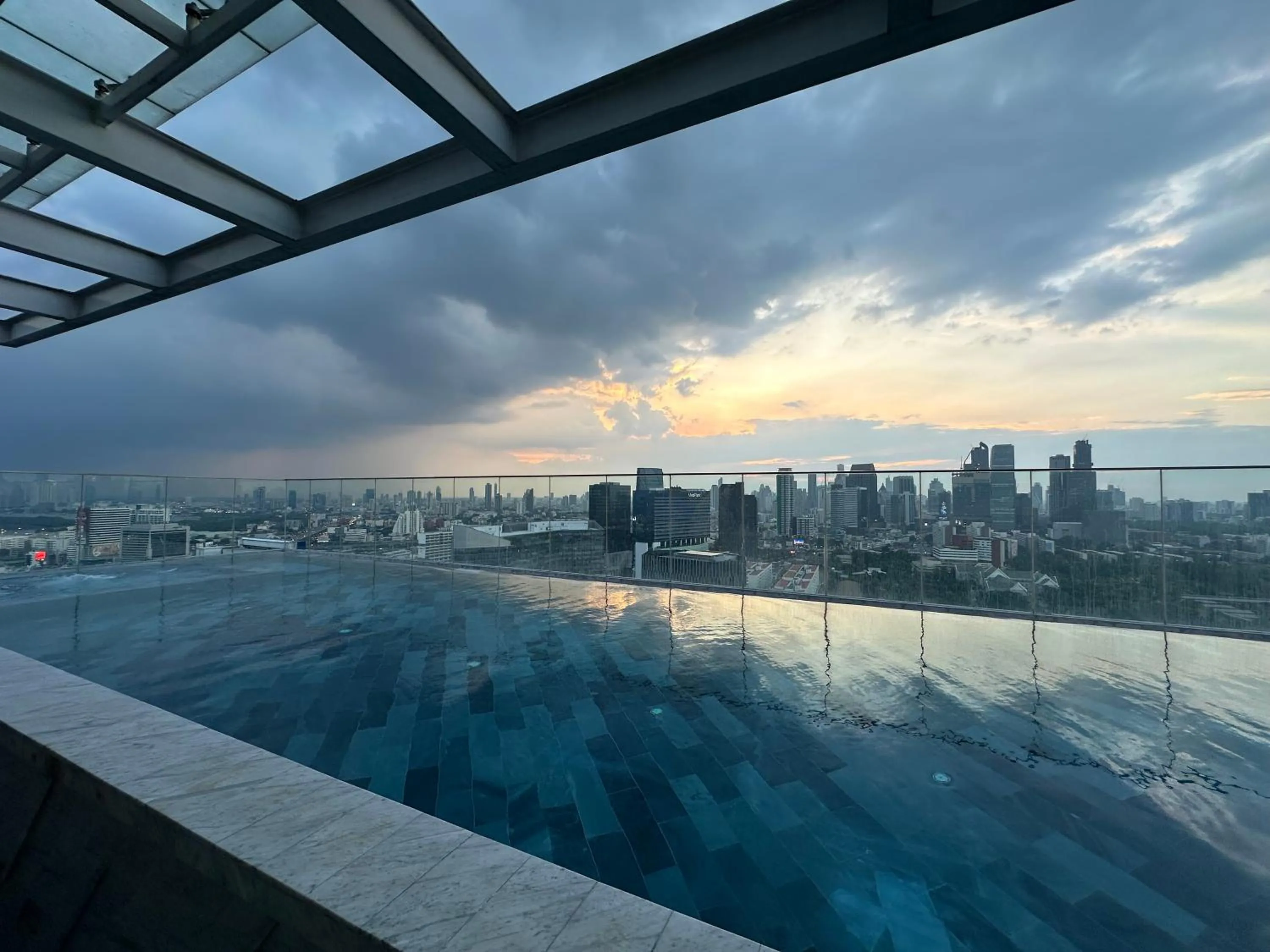 Swimming pool in Siamese Exclusive Queens