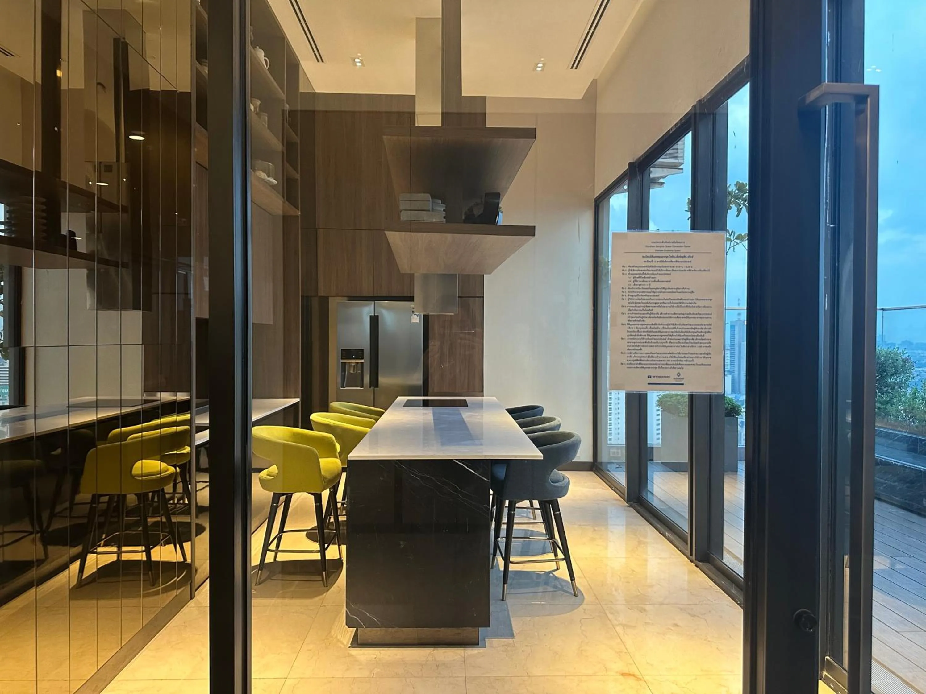 Property building in Siamese Exclusive Queens