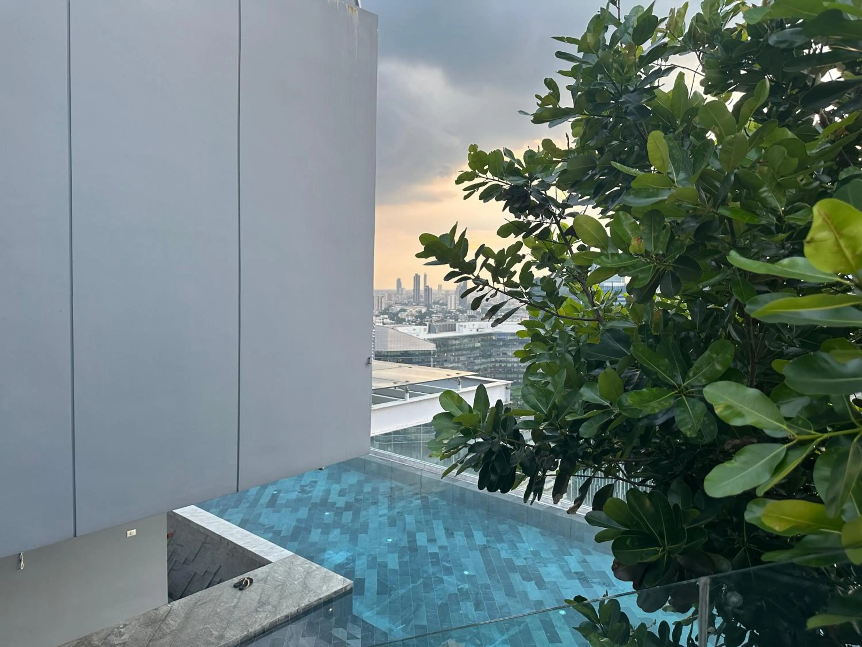 Swimming pool in Siamese Exclusive Queens