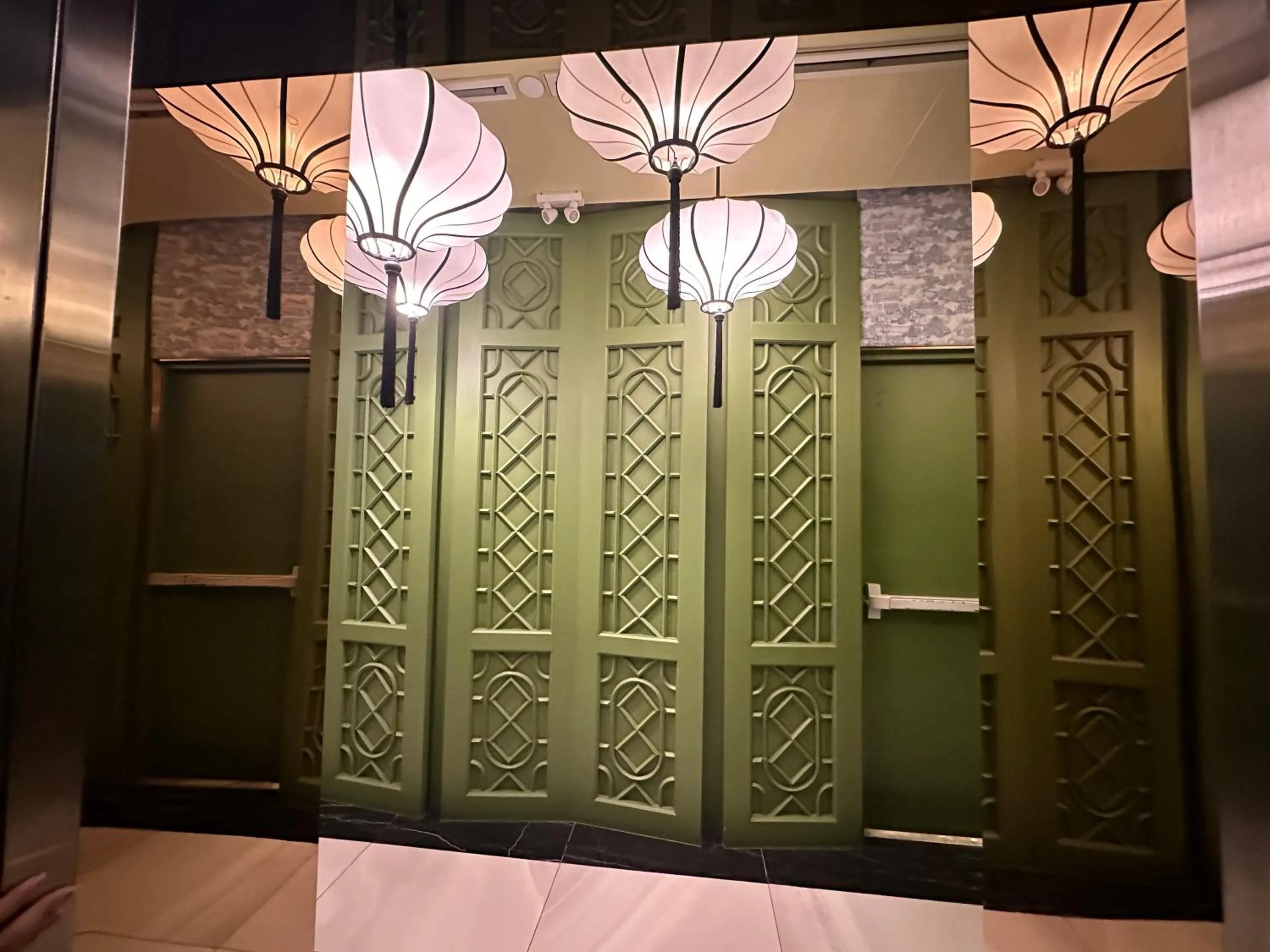 Property building in Siamese Exclusive Queens