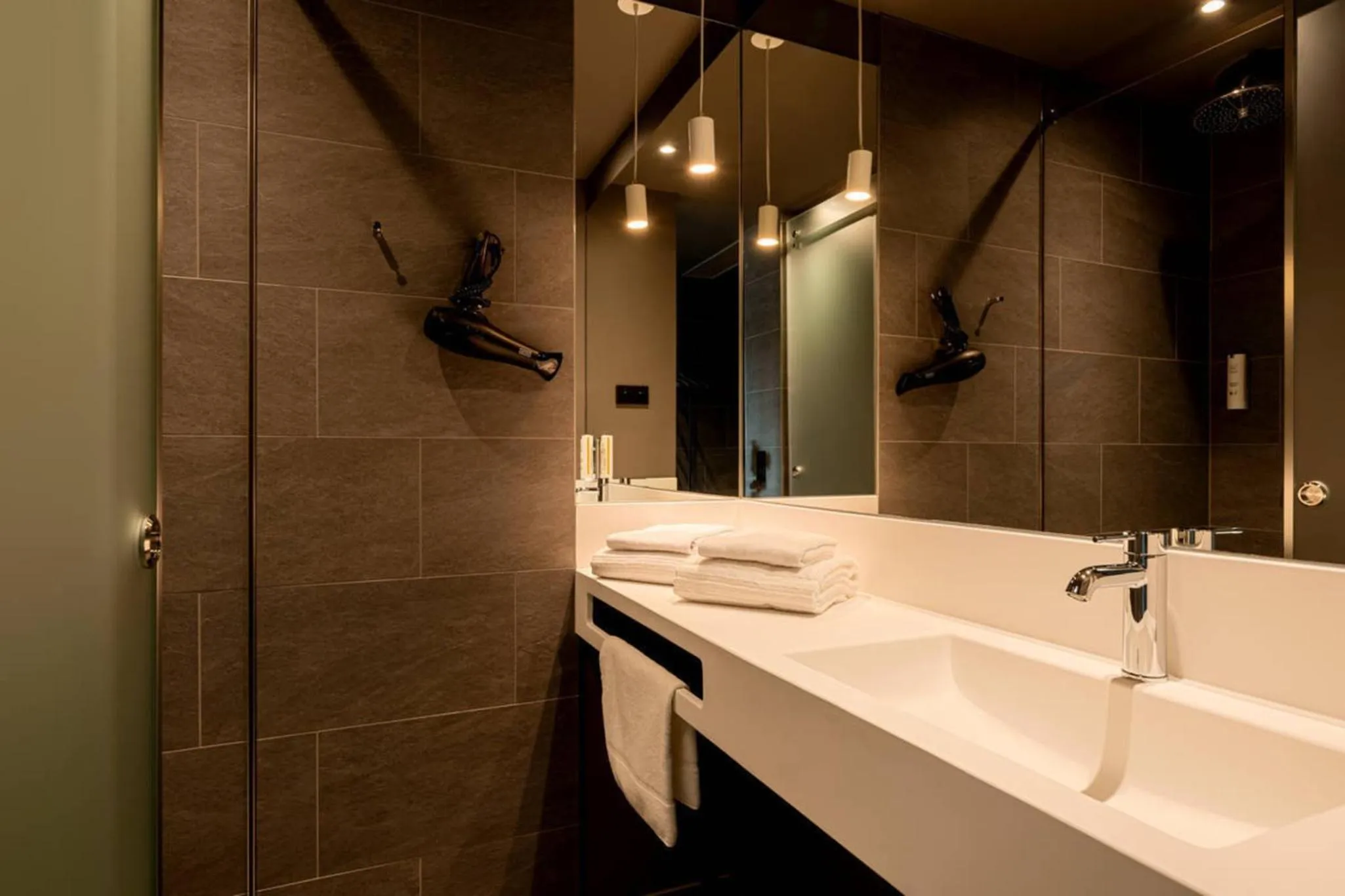 Bathroom in Zleep Hotel Frankfurt Airport Kelsterbach